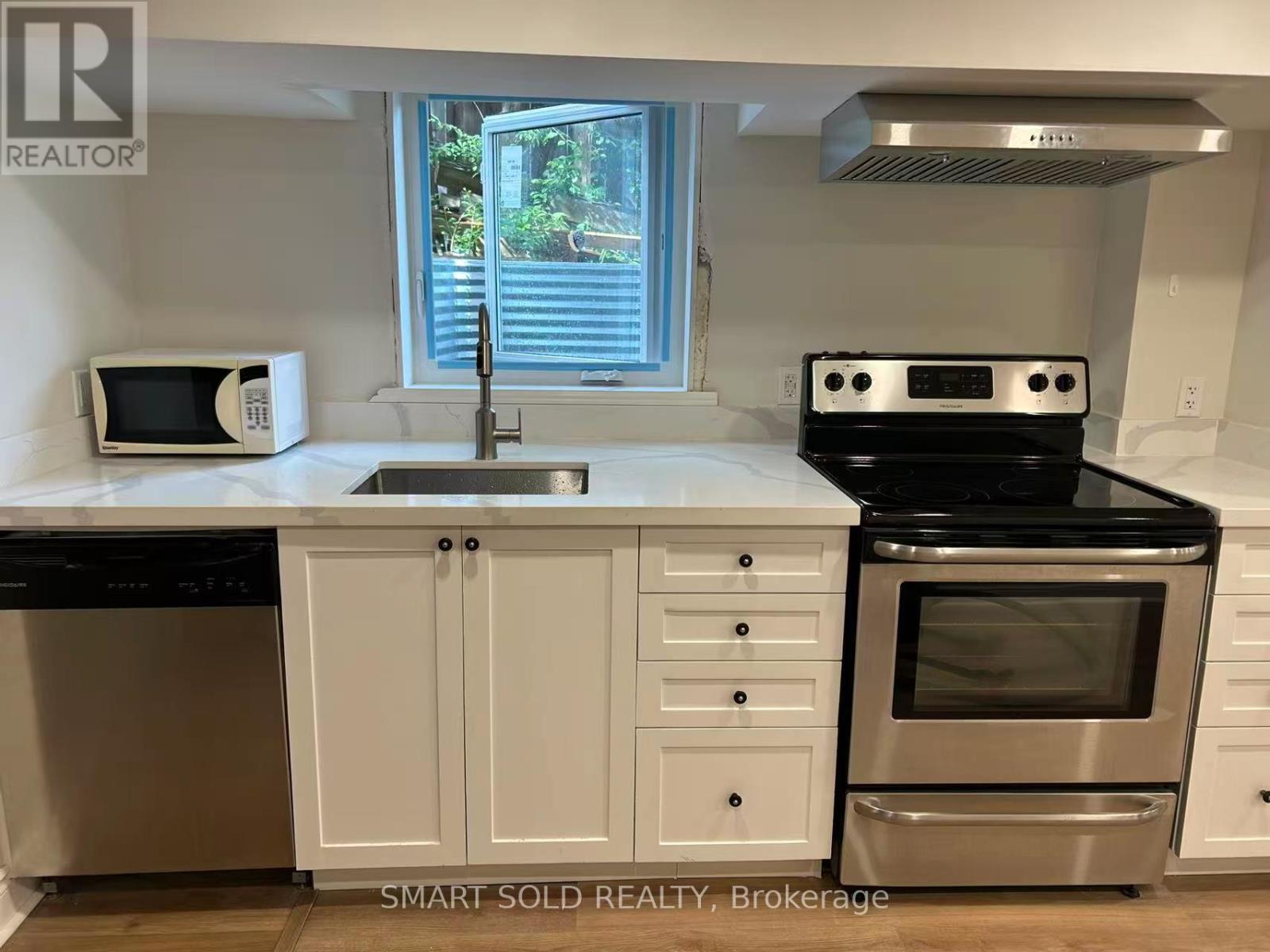 Lower - 10 Holman Crescent, Aurora, Ontario  L4G 1Z9 - Photo 6 - N13429646