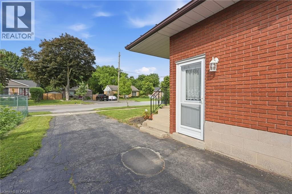 1347 Fisher Avenue, Burlington, Ontario  L7P 2L7 - Photo 34 - 40837215