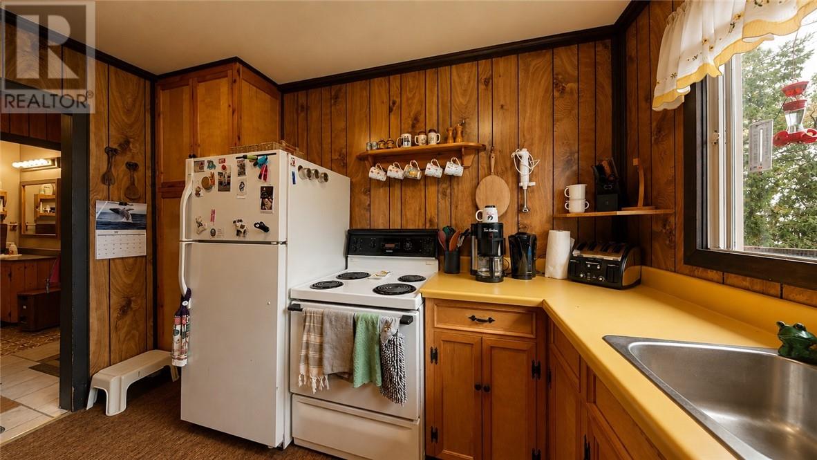 950 Old Village Rd., Birch Island, Ontario  P0P 1A0 - Photo 29 - 2128546