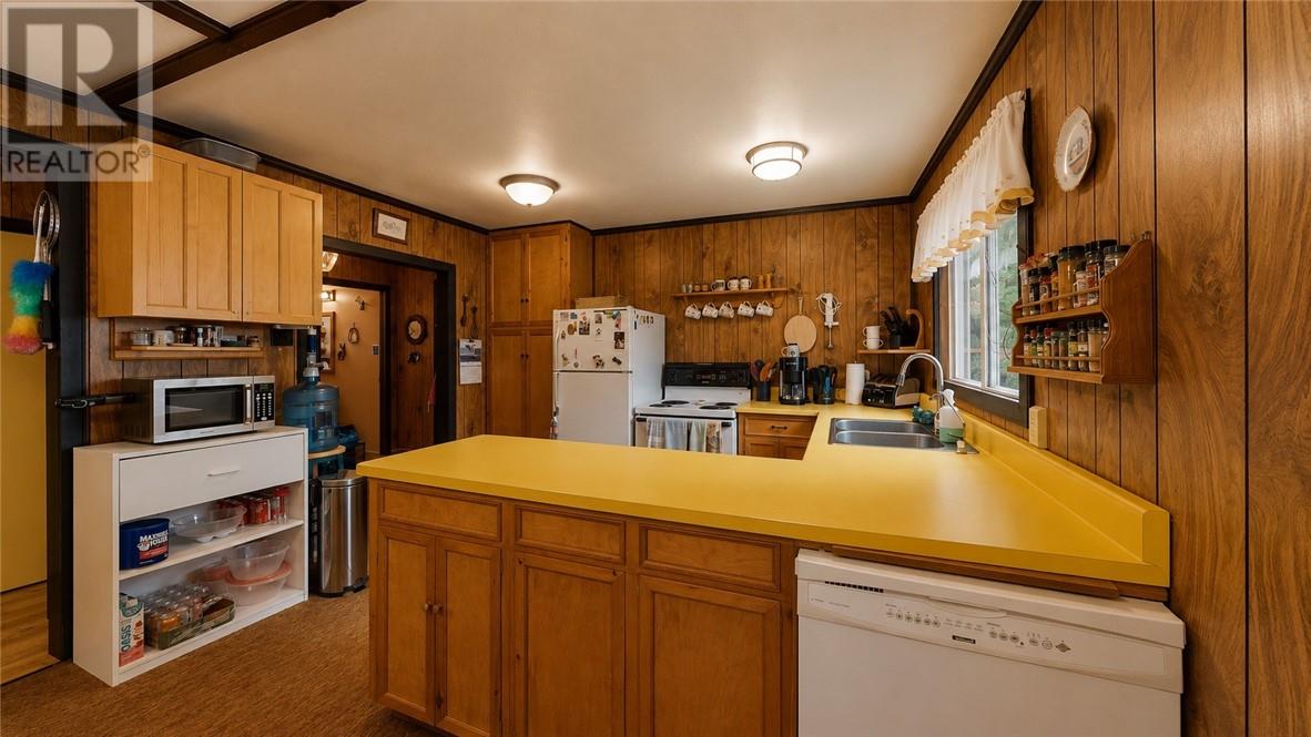 950 Old Village Rd., Birch Island, Ontario  P0P 1A0 - Photo 43 - 2128546