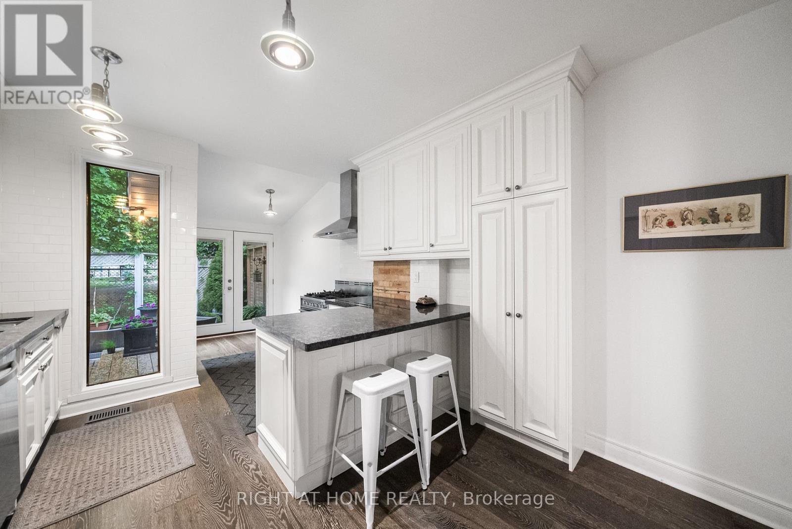 14 Wascana Avenue, Toronto, Ontario  M5A 1V5 - Photo 12 - C13454278