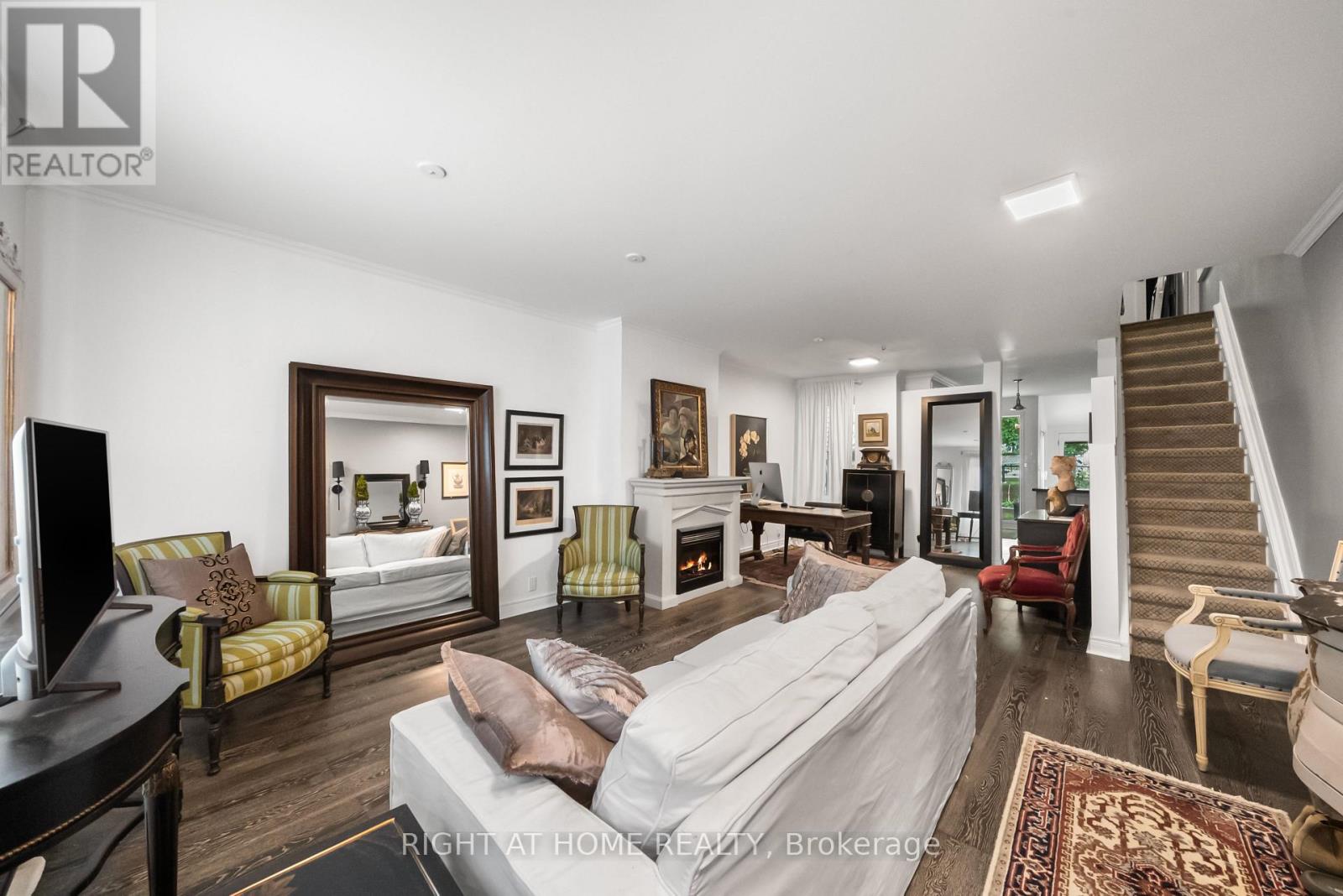 14 Wascana Avenue, Toronto, Ontario  M5A 1V5 - Photo 2 - C13454278