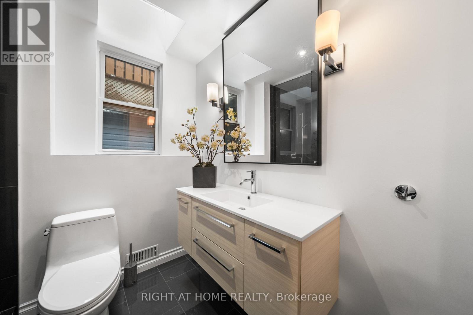 14 Wascana Avenue, Toronto, Ontario  M5A 1V5 - Photo 23 - C13454278