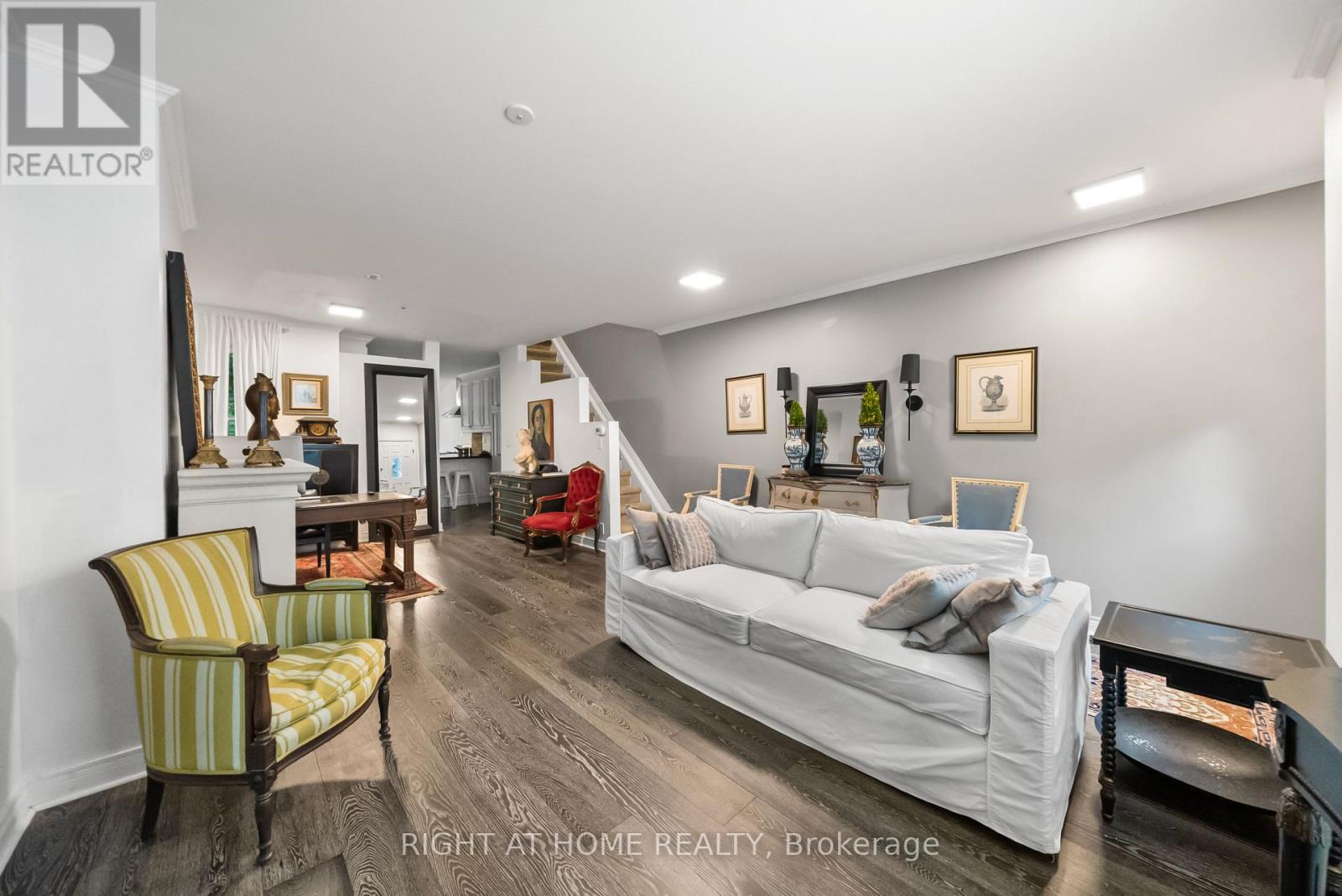 14 Wascana Avenue, Toronto, Ontario  M5A 1V5 - Photo 4 - C13454278