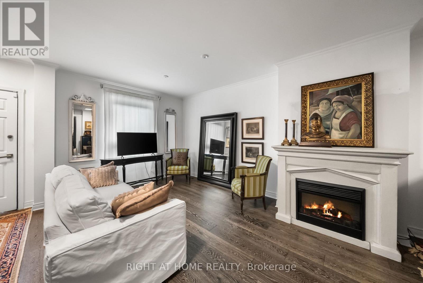 14 Wascana Avenue, Toronto, Ontario  M5A 1V5 - Photo 6 - C13454278