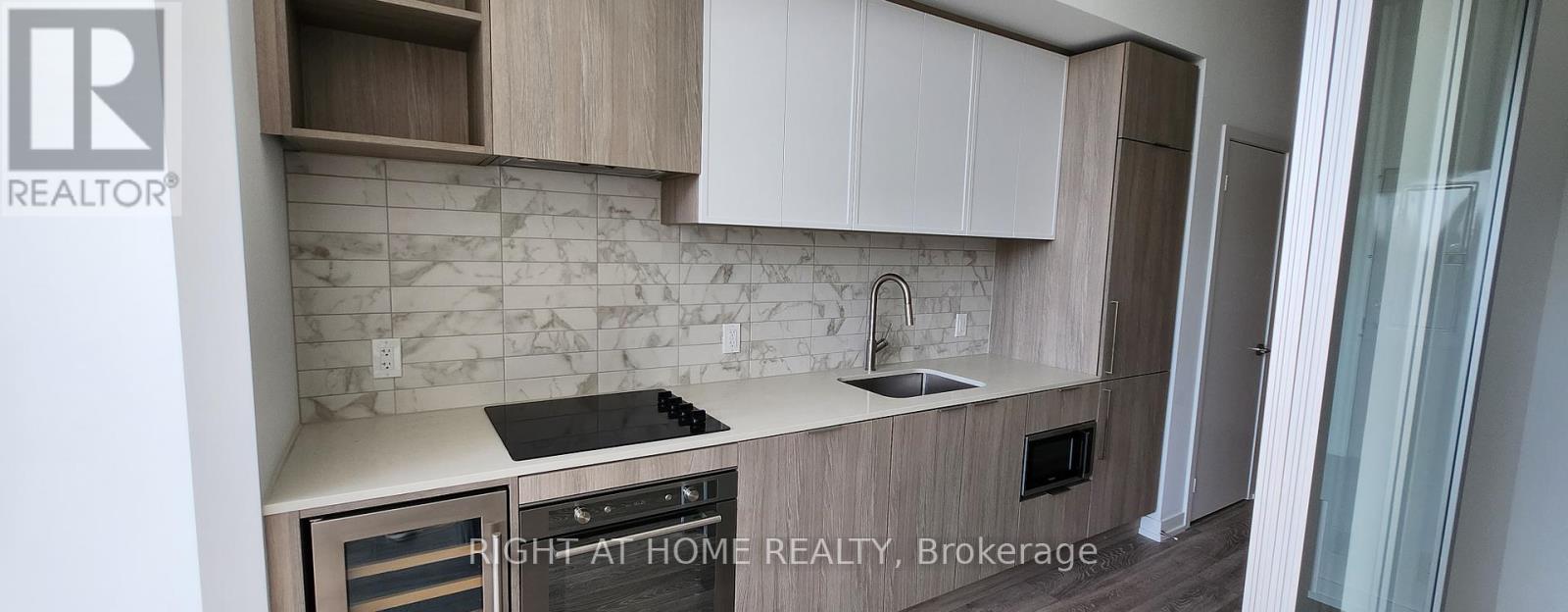 209 - 2020 BATHURST STREET, Toronto, Ontario