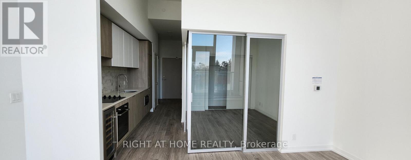209 - 2020 Bathurst Street, Toronto, Ontario  M5P 3L1 - Photo 3 - C13454286