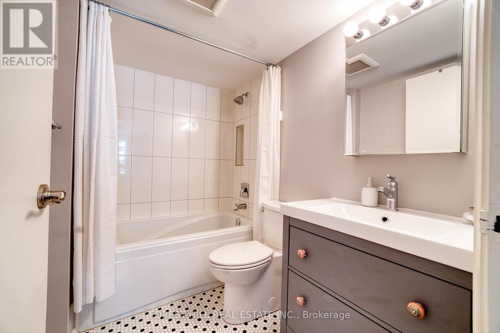 1904 - 77 Maitland Place, Toronto, Ontario  M4Y 2V6 - Photo 14 - C13454288