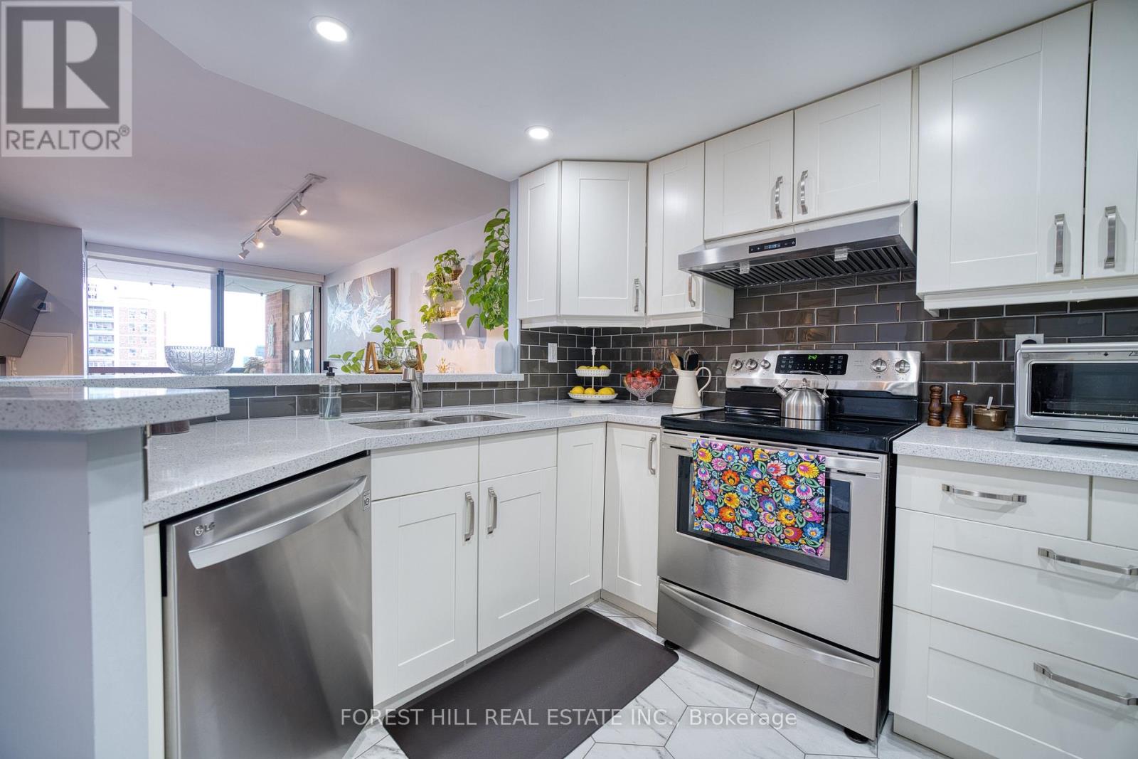 1904 - 77 Maitland Place, Toronto, Ontario  M4Y 2V6 - Photo 6 - C13454288