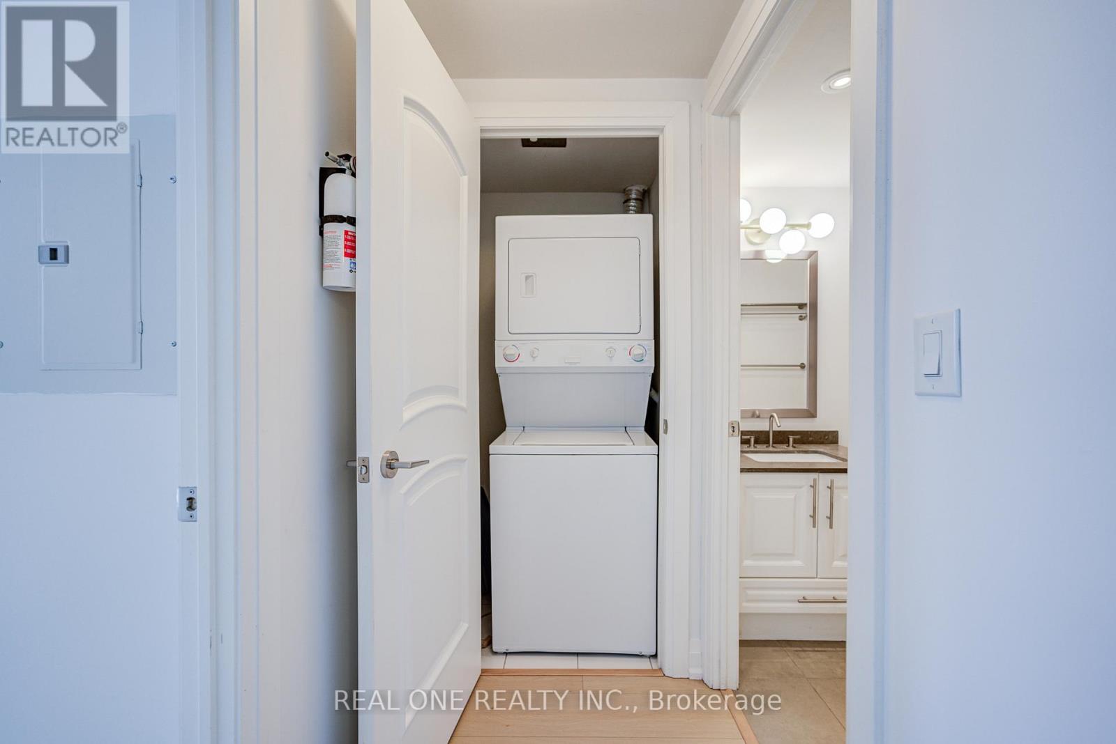 3511 - 16 Harbour Street, Toronto, Ontario  M5J 2Z7 - Photo 26 - C13454298