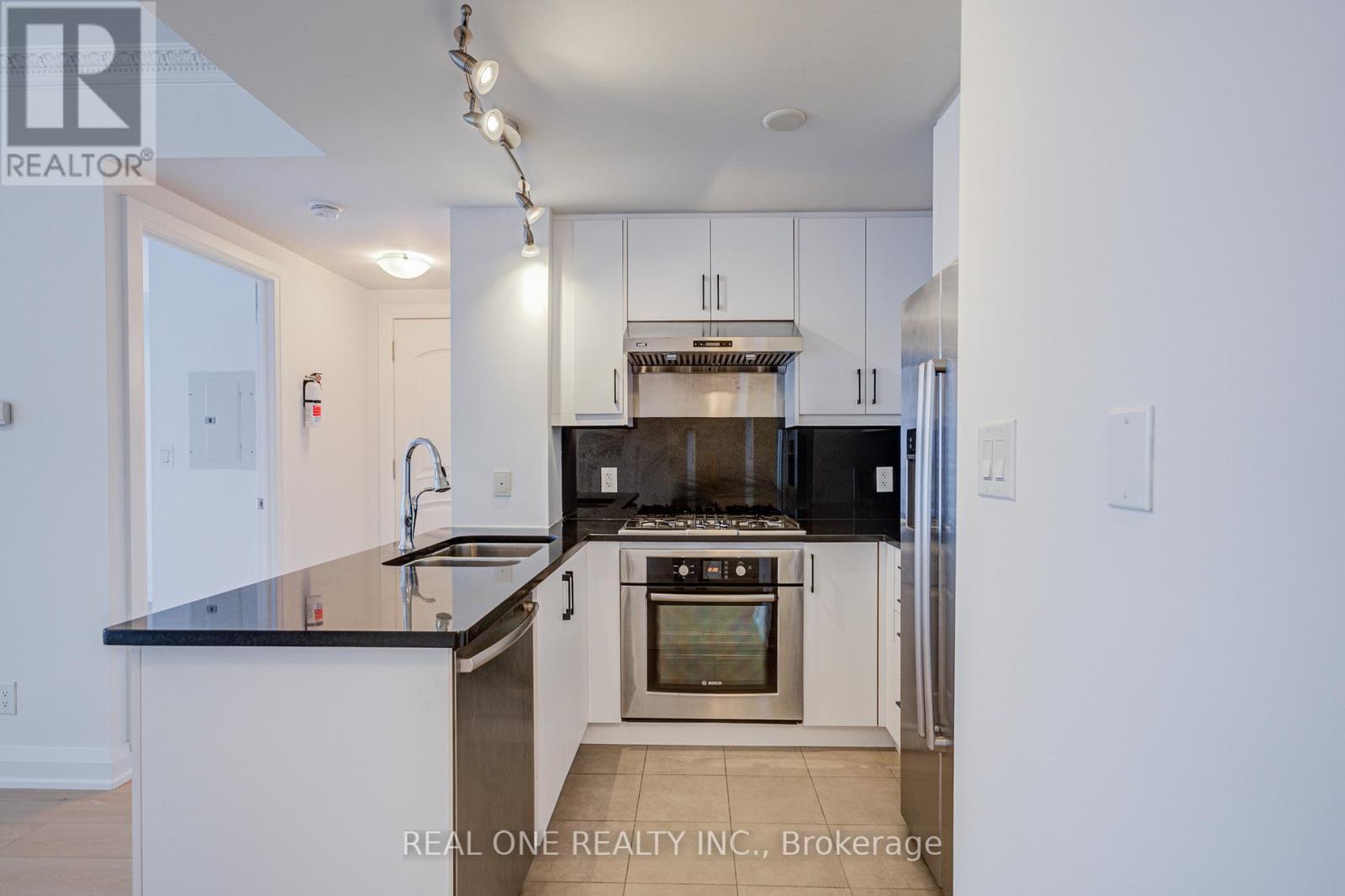 3511 - 16 Harbour Street, Toronto, Ontario  M5J 2Z7 - Photo 7 - C13454298