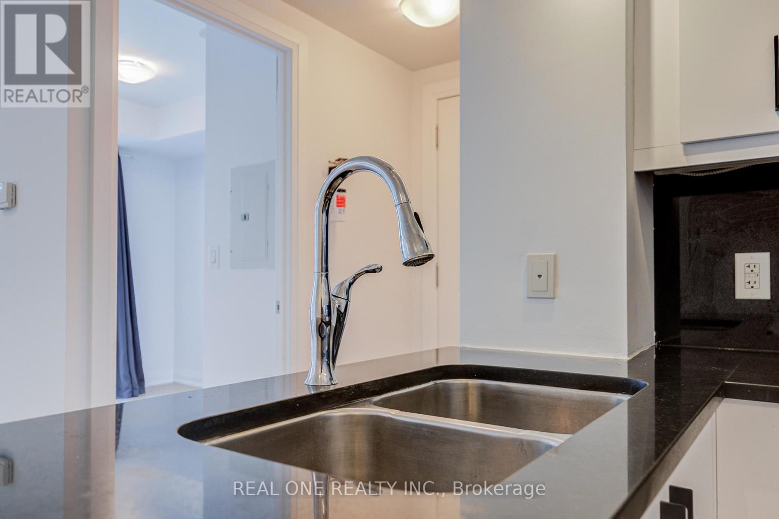 3511 - 16 Harbour Street, Toronto, Ontario  M5J 2Z7 - Photo 9 - C13454298