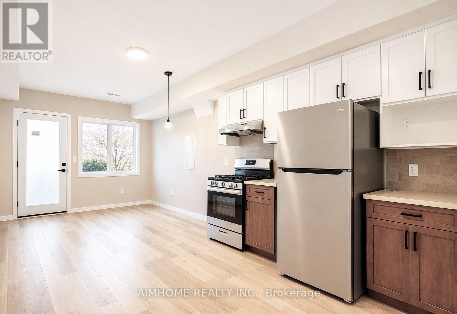 2 - 15 Waddington Crescent, Toronto, Ontario  M2J 2Z9 - Photo 4 - C13454314