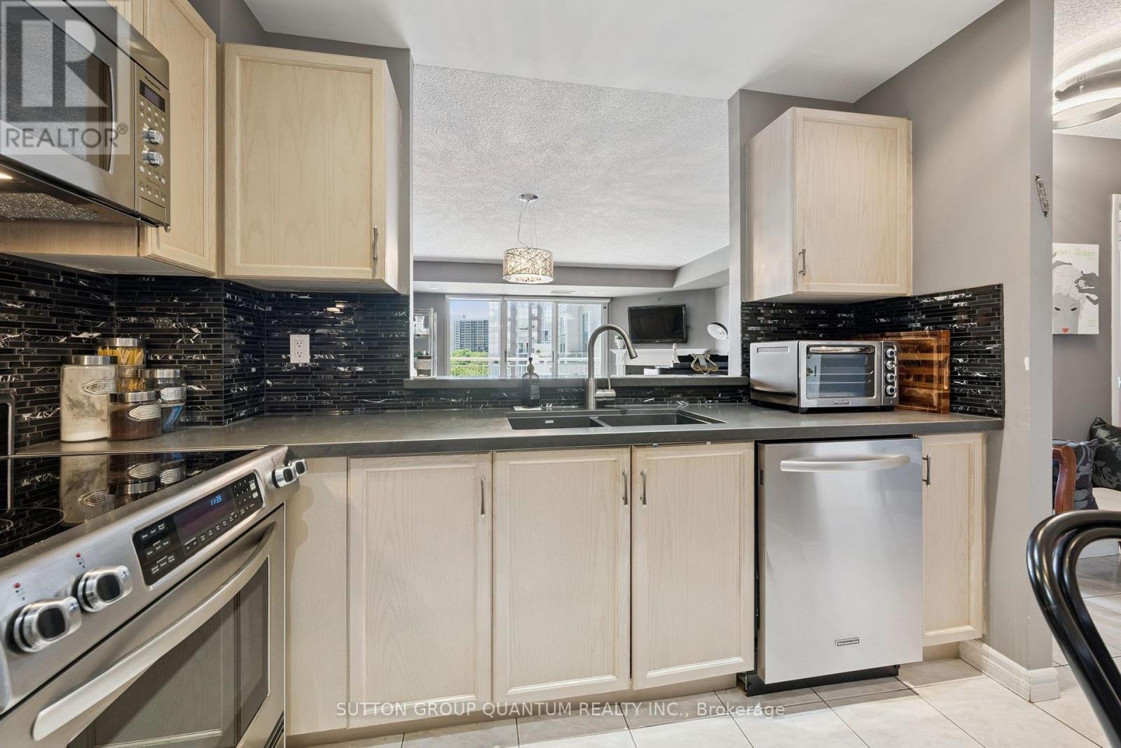 818 - 18 Concorde Place, Toronto, Ontario  M3C 3T9 - Photo 12 - C13454354