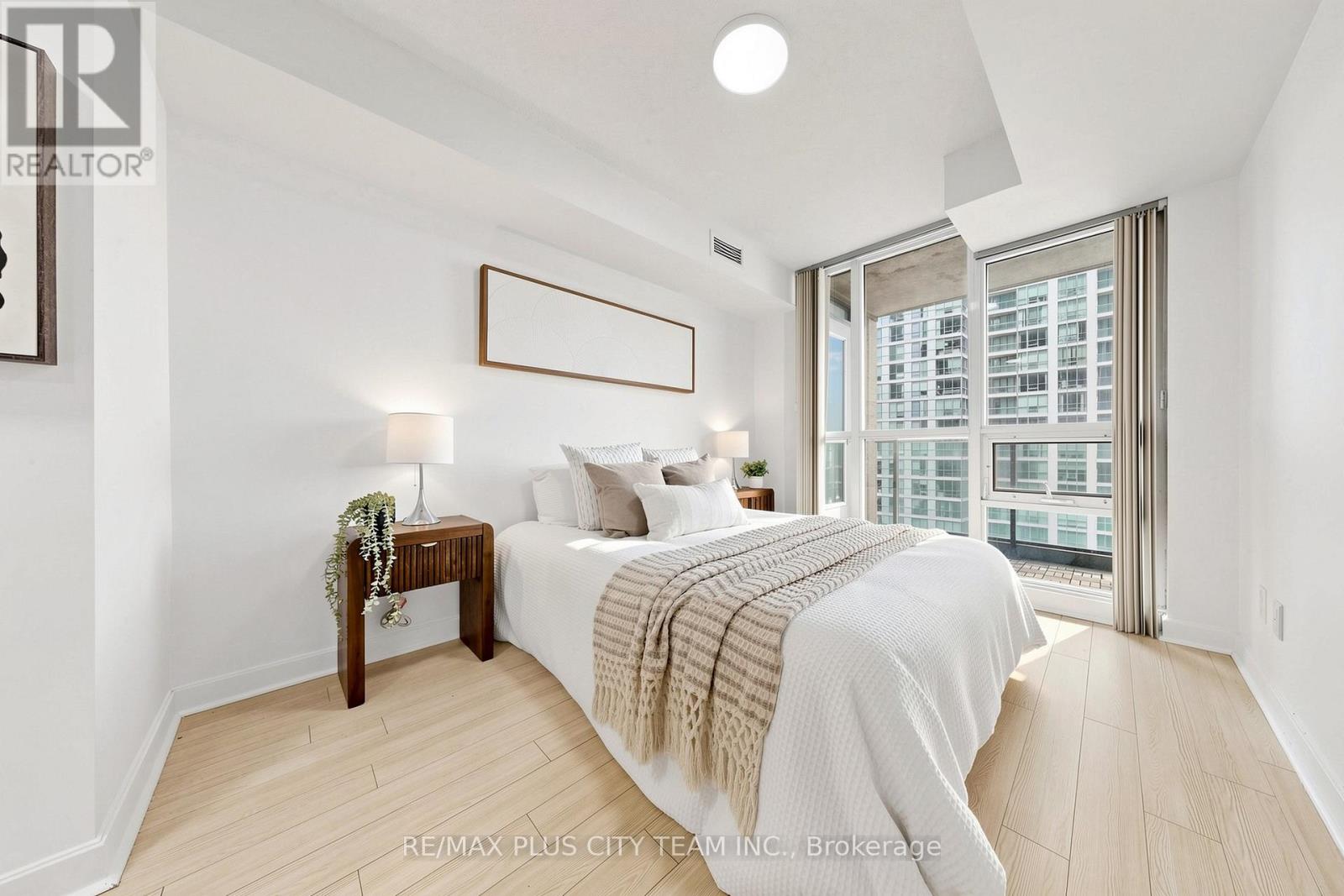 1206 - 18 Harbour Street, Toronto, Ontario  M5J 2Z6 - Photo 17 - C13454378