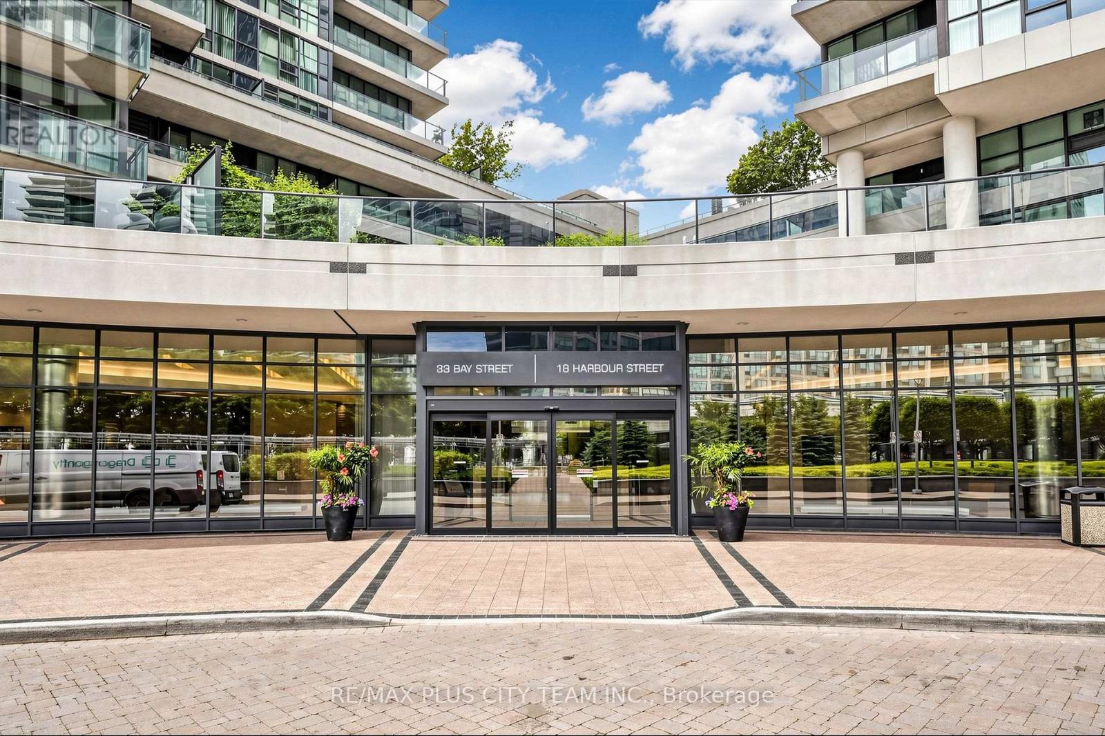 1206 - 18 Harbour Street, Toronto, Ontario  M5J 2Z6 - Photo 3 - C13454378