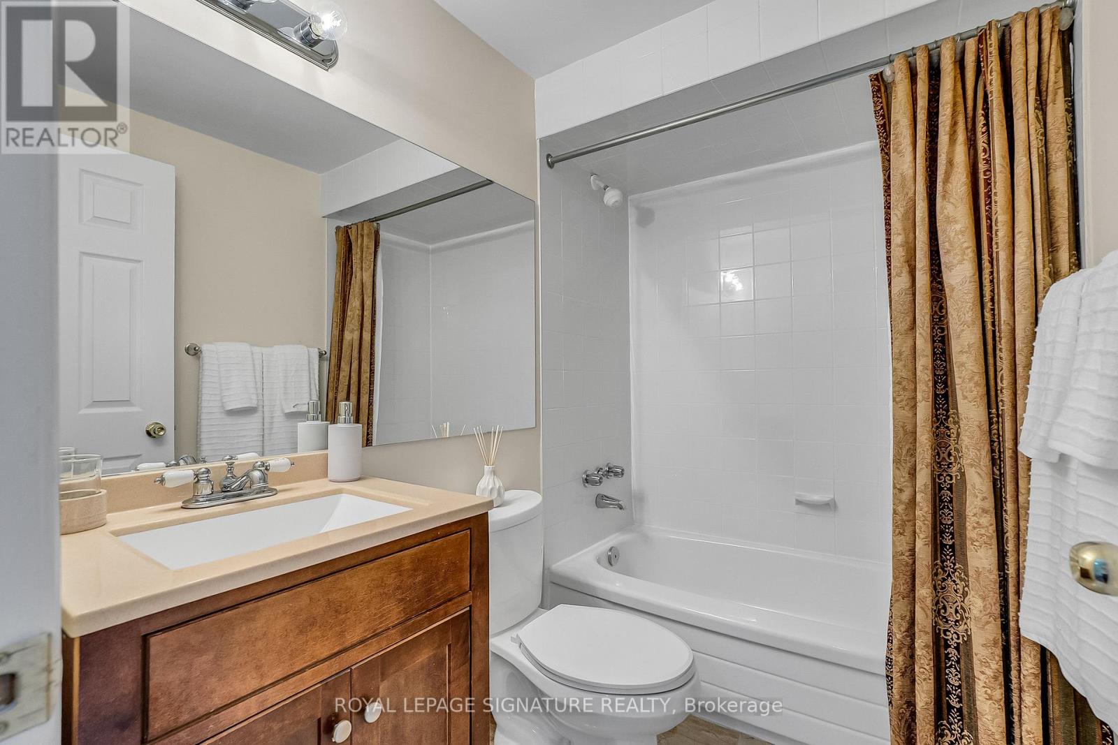 94 Dutch Myrtle Way, Toronto, Ontario  M3B 3K8 - Photo 16 - C13454456