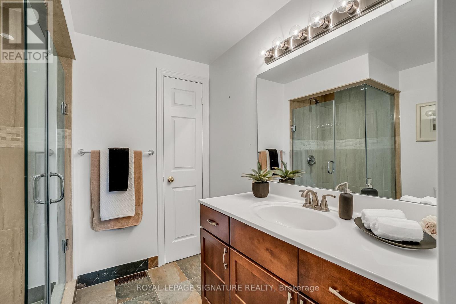 94 Dutch Myrtle Way, Toronto, Ontario  M3B 3K8 - Photo 20 - C13454456
