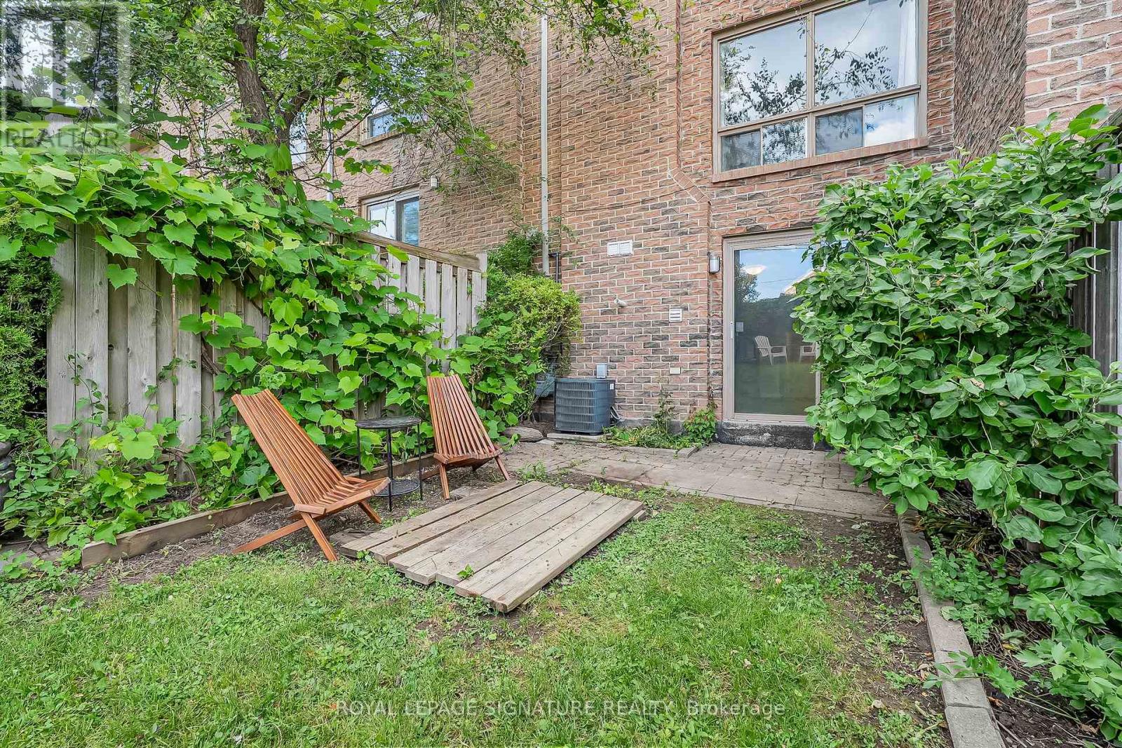 94 Dutch Myrtle Way, Toronto, Ontario  M3B 3K8 - Photo 29 - C13454456
