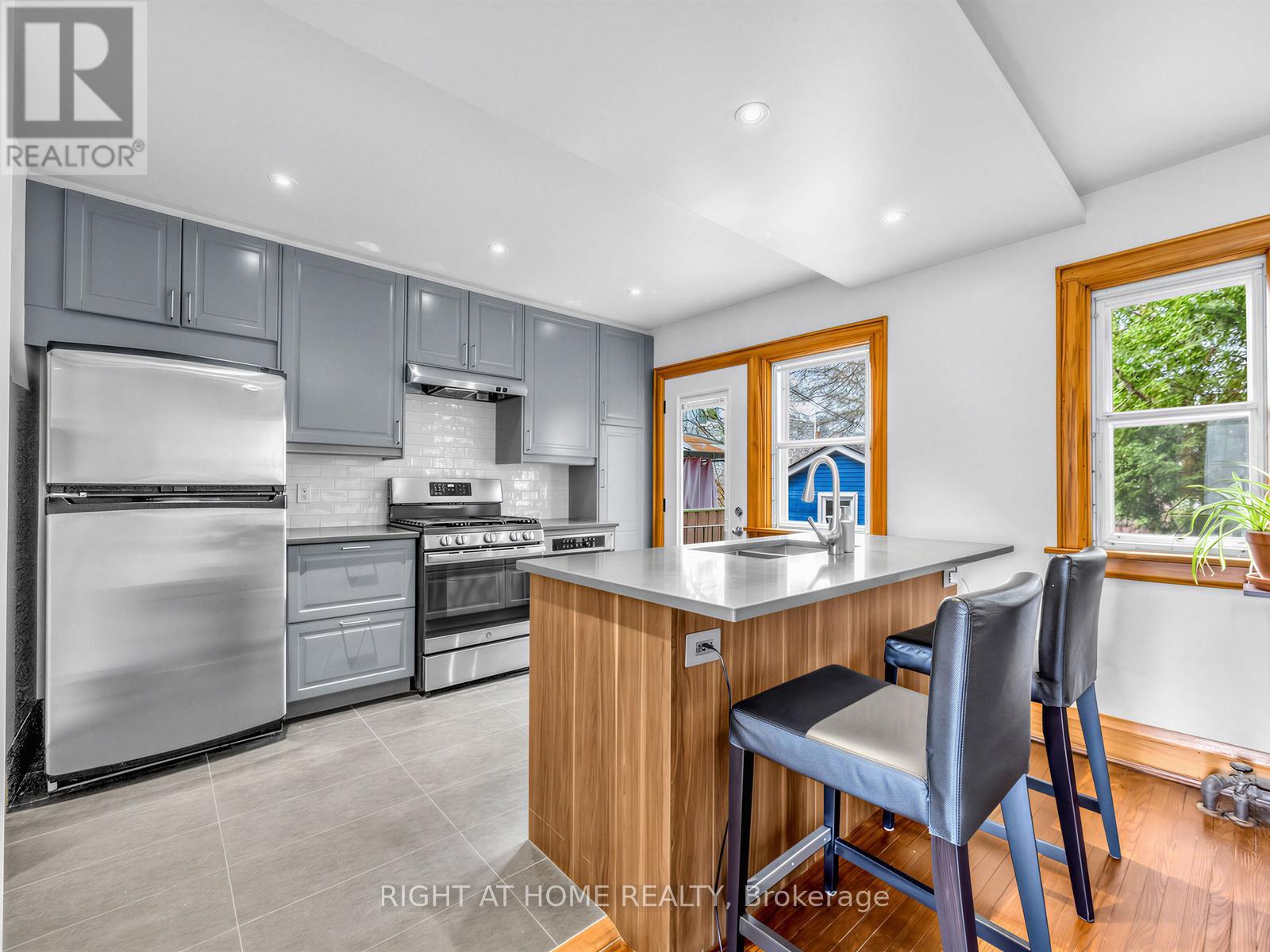26 Maryland Boulevard, Toronto, Ontario  M4C 5C9 - Photo 10 - E13454440
