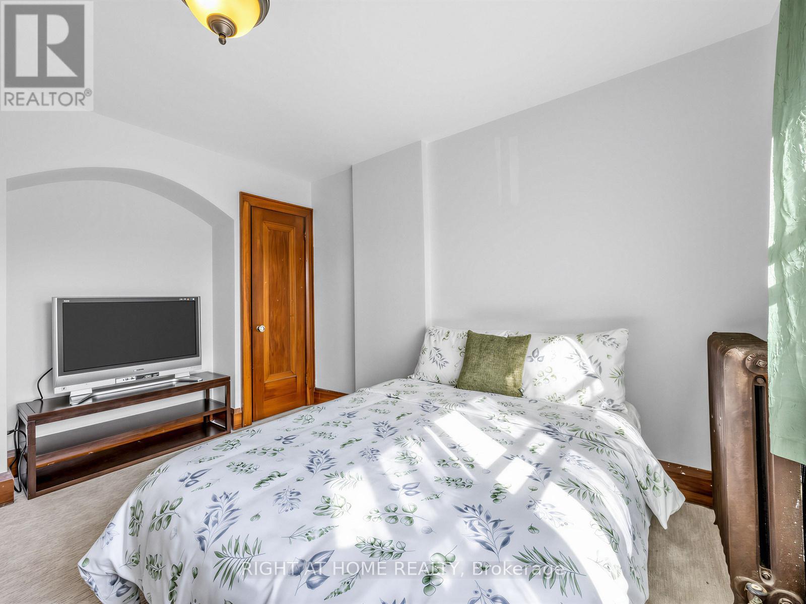26 Maryland Boulevard, Toronto, Ontario  M4C 5C9 - Photo 15 - E13454440