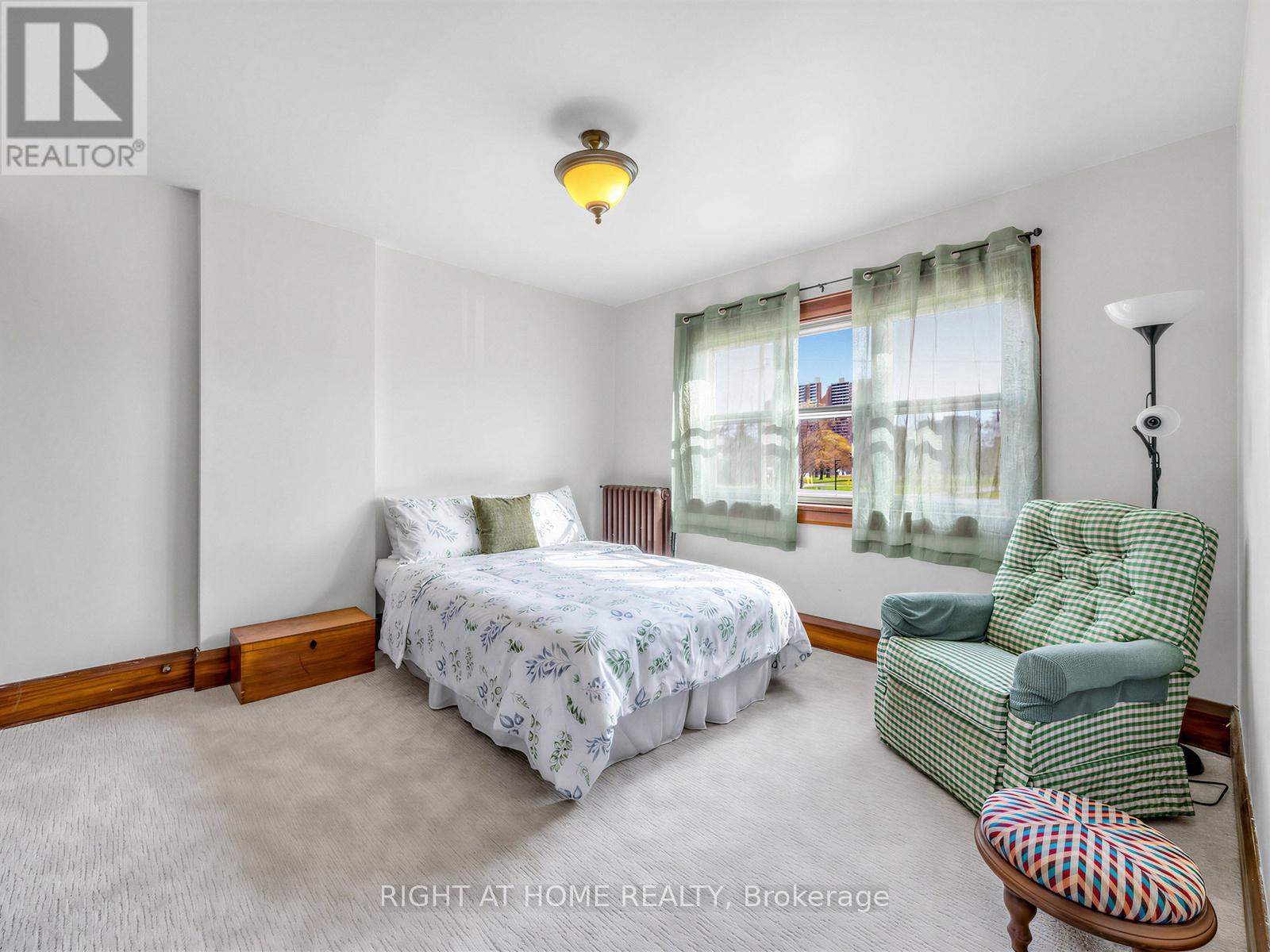 26 Maryland Boulevard, Toronto, Ontario  M4C 5C9 - Photo 16 - E13454440