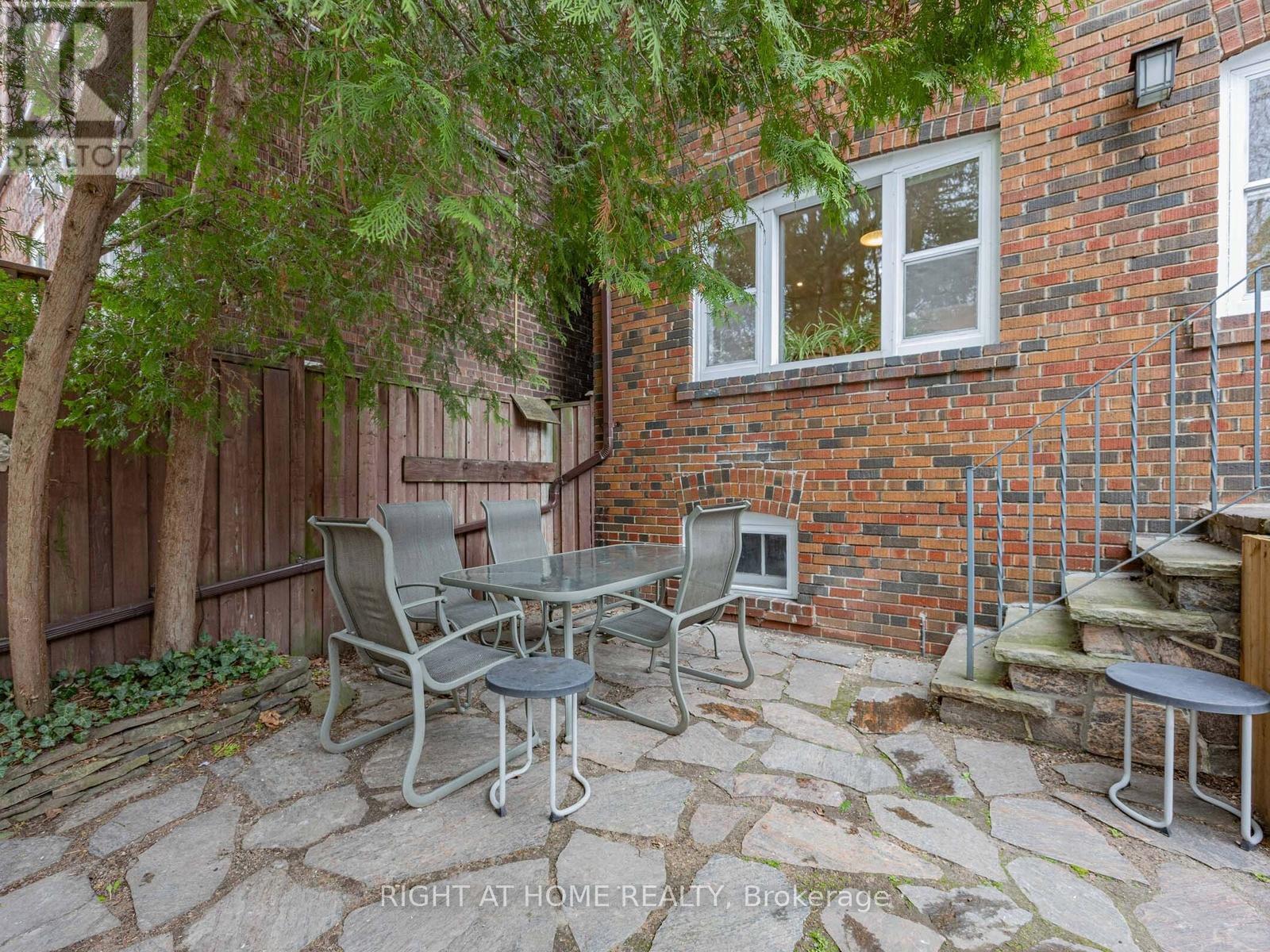 26 Maryland Boulevard, Toronto, Ontario  M4C 5C9 - Photo 24 - E13454440