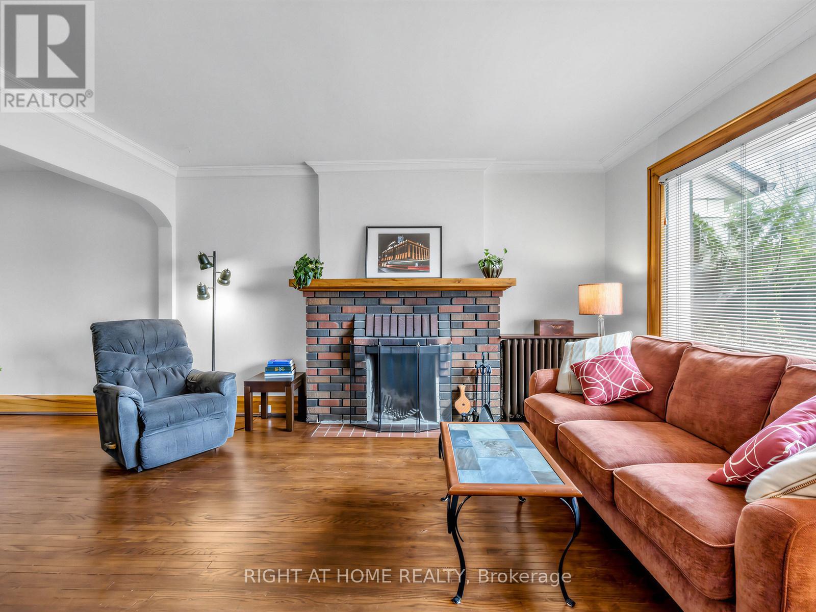 26 Maryland Boulevard, Toronto, Ontario  M4C 5C9 - Photo 3 - E13454440