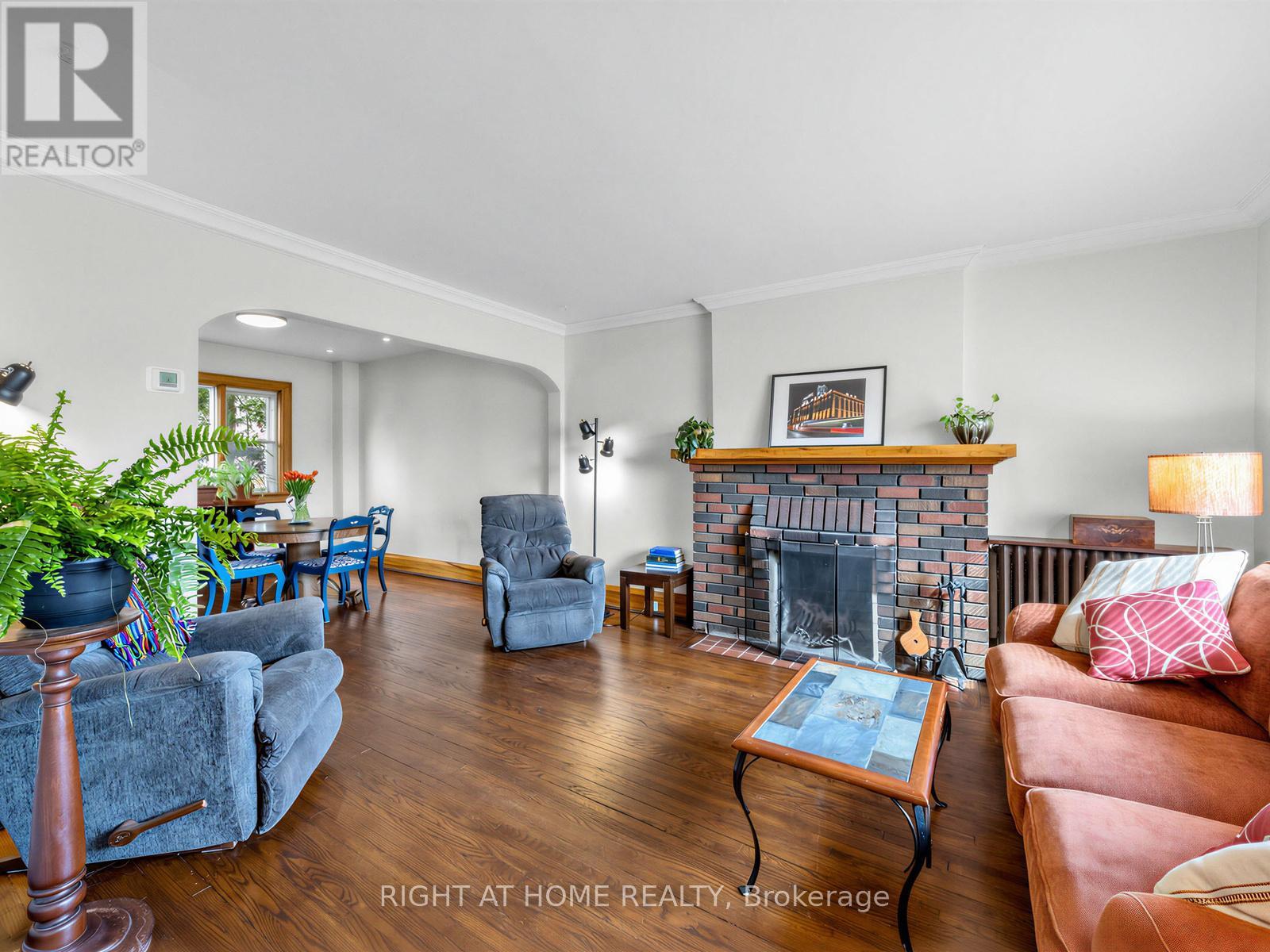 26 Maryland Boulevard, Toronto, Ontario  M4C 5C9 - Photo 4 - E13454440