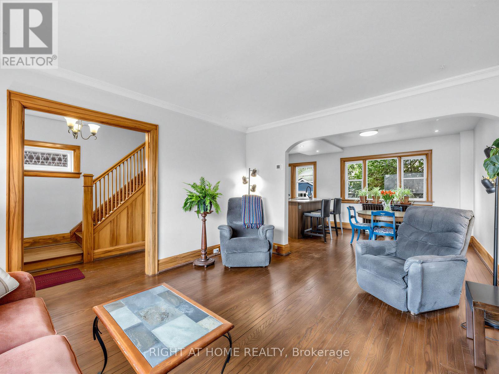 26 Maryland Boulevard, Toronto, Ontario  M4C 5C9 - Photo 5 - E13454440