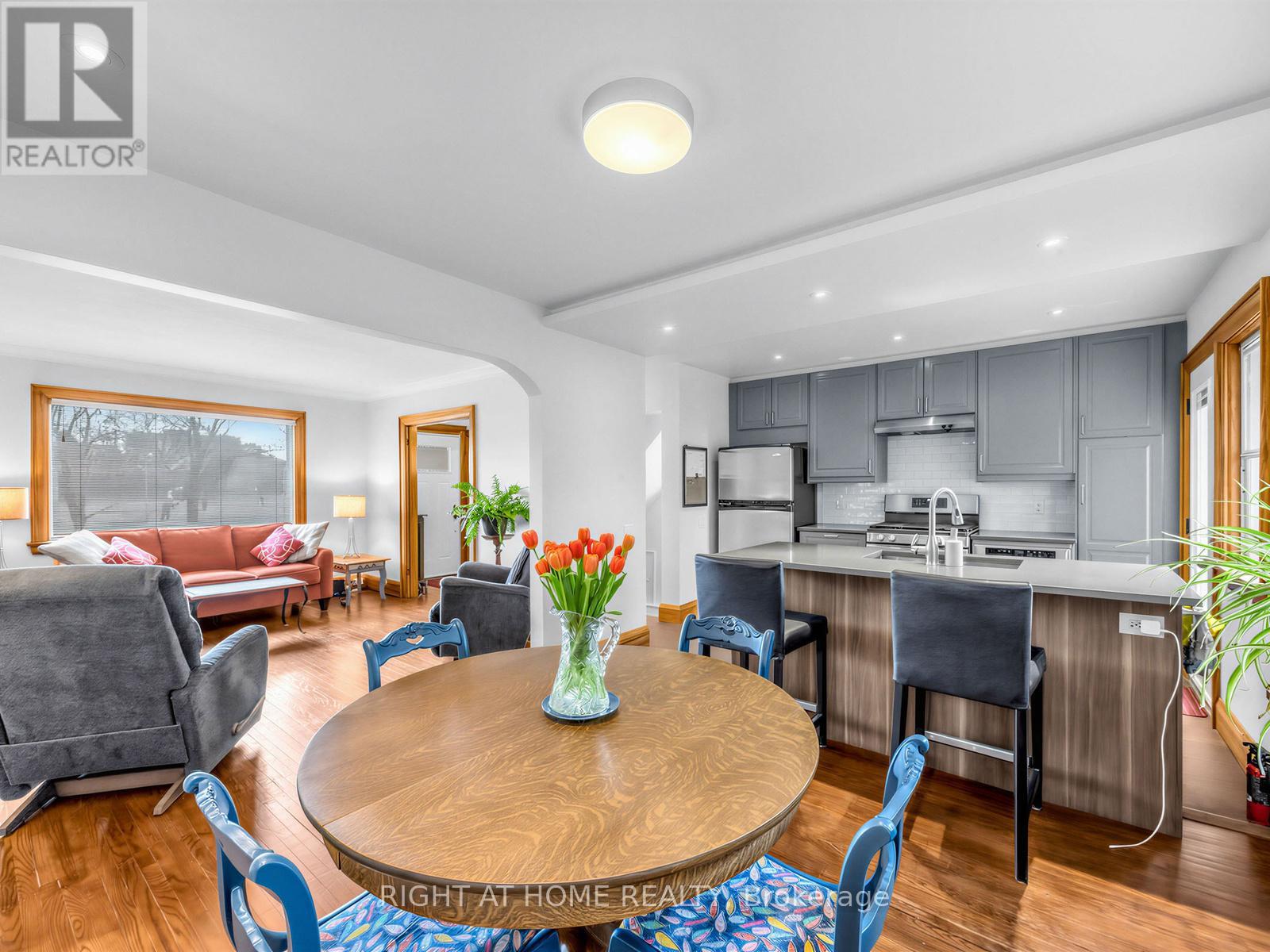 26 Maryland Boulevard, Toronto, Ontario  M4C 5C9 - Photo 7 - E13454440