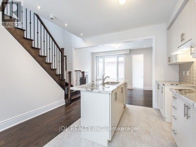 25 Applegate Drive, East Gwillimbury, Ontario L9N 0R2 - Photo 4 - N13454316