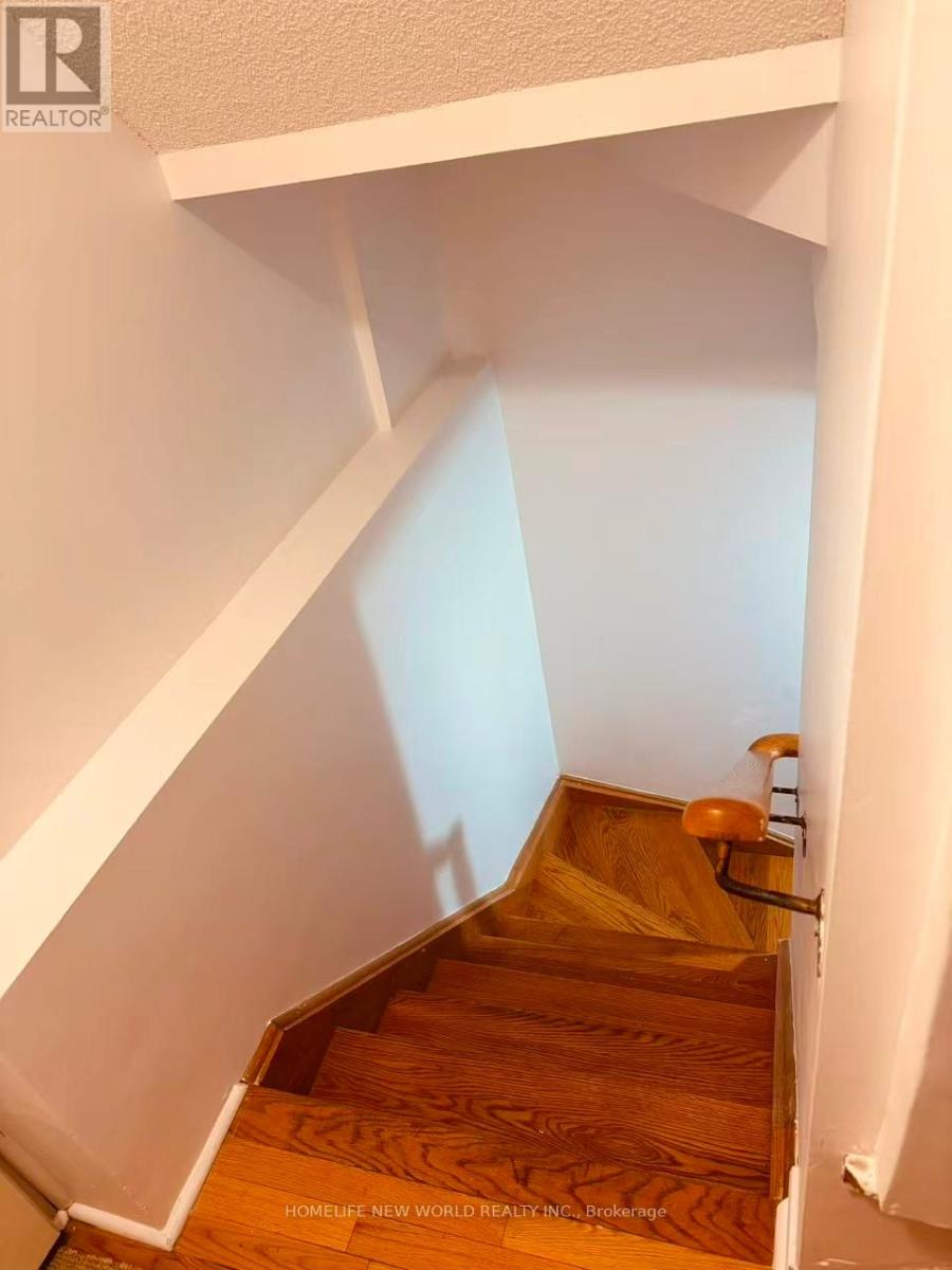 10 - 199 Hillcrest Lower Avenue, Mississauga, Ontario L5B 4L5 - Photo 2 - W13454296