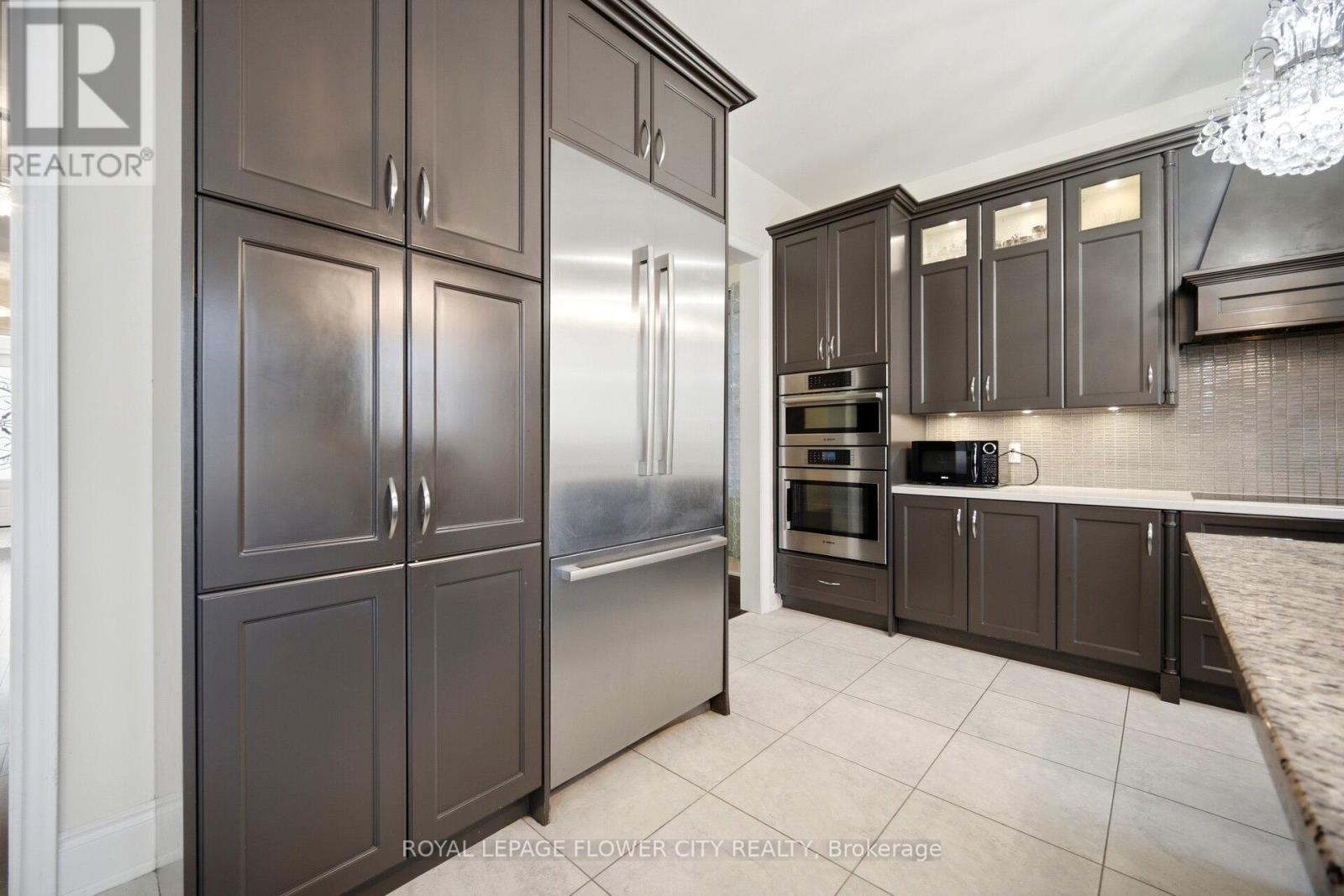 35 Gordon Drive, Brampton, Ontario  L6P 4G8 - Photo 10 - W13454318