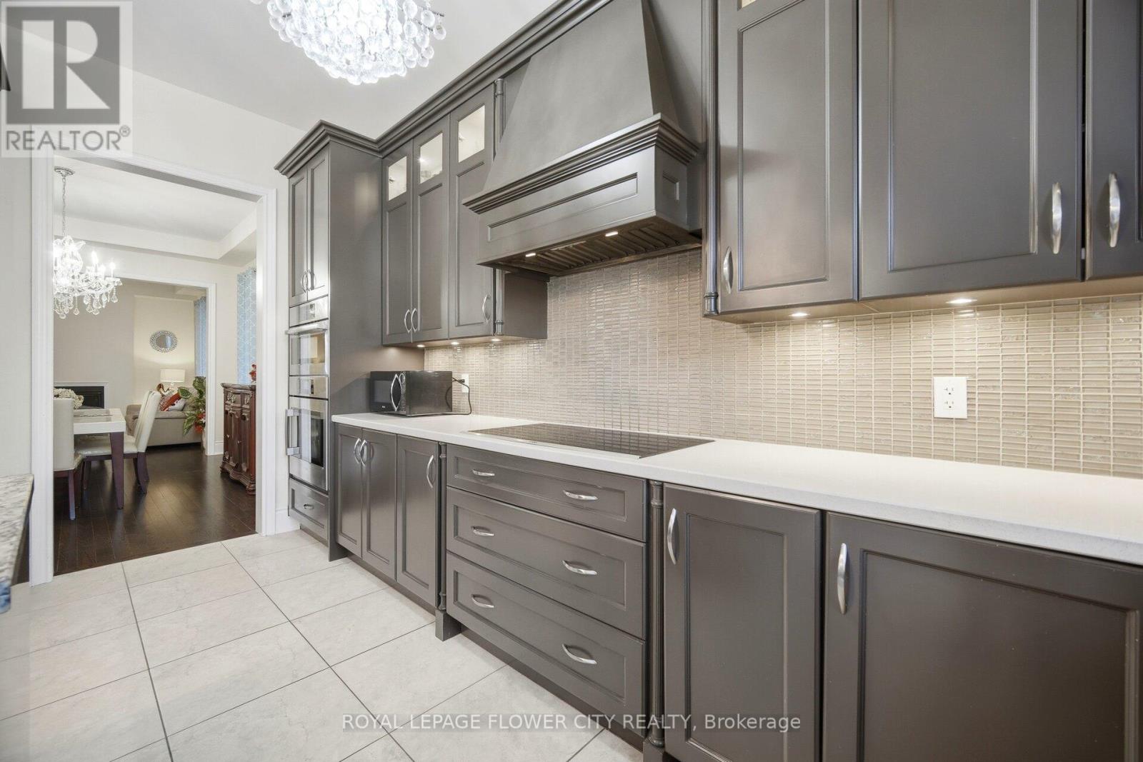 35 Gordon Drive, Brampton, Ontario  L6P 4G8 - Photo 6 - W13454318