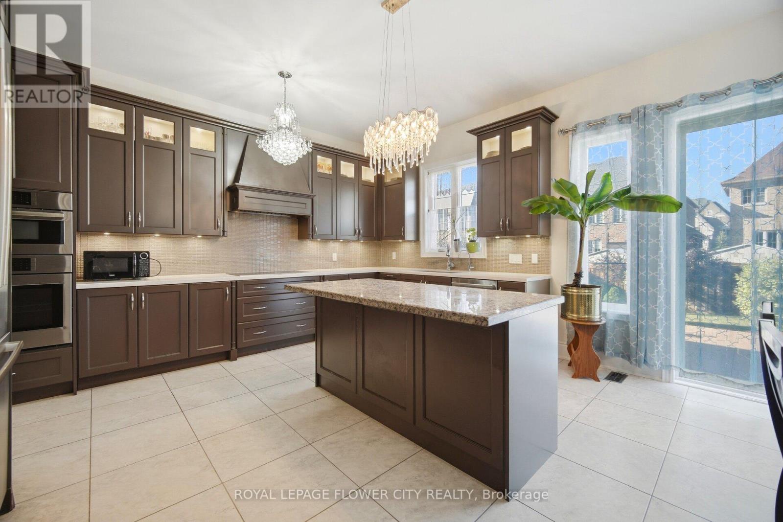 35 Gordon Drive, Brampton, Ontario  L6P 4G8 - Photo 8 - W13454318