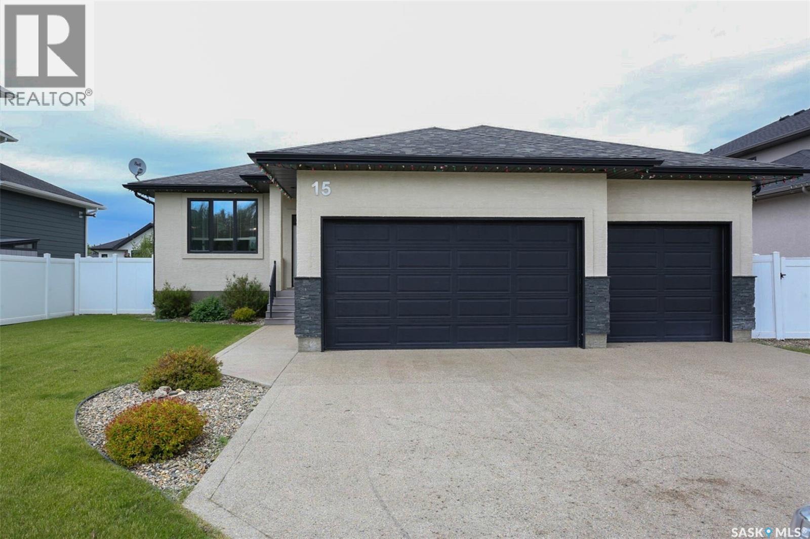 15 Yale Place, White City, Saskatchewan  S4L 0C7 - Photo 2 - SK039688