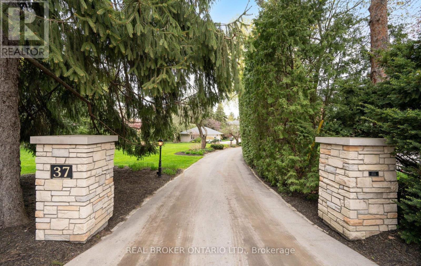 37 Lorraine Gardens, Toronto, Ontario  M9B 4Z5 - Photo 4 - W13094428