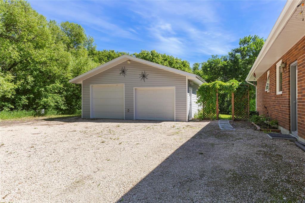 24147 River Road, Lorette, Manitoba  R2K 0E5 - Photo 4 - 202614072