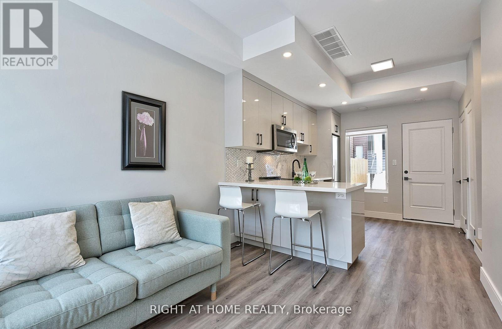 4 - 131 BROCK AVENUE, Toronto, Ontario