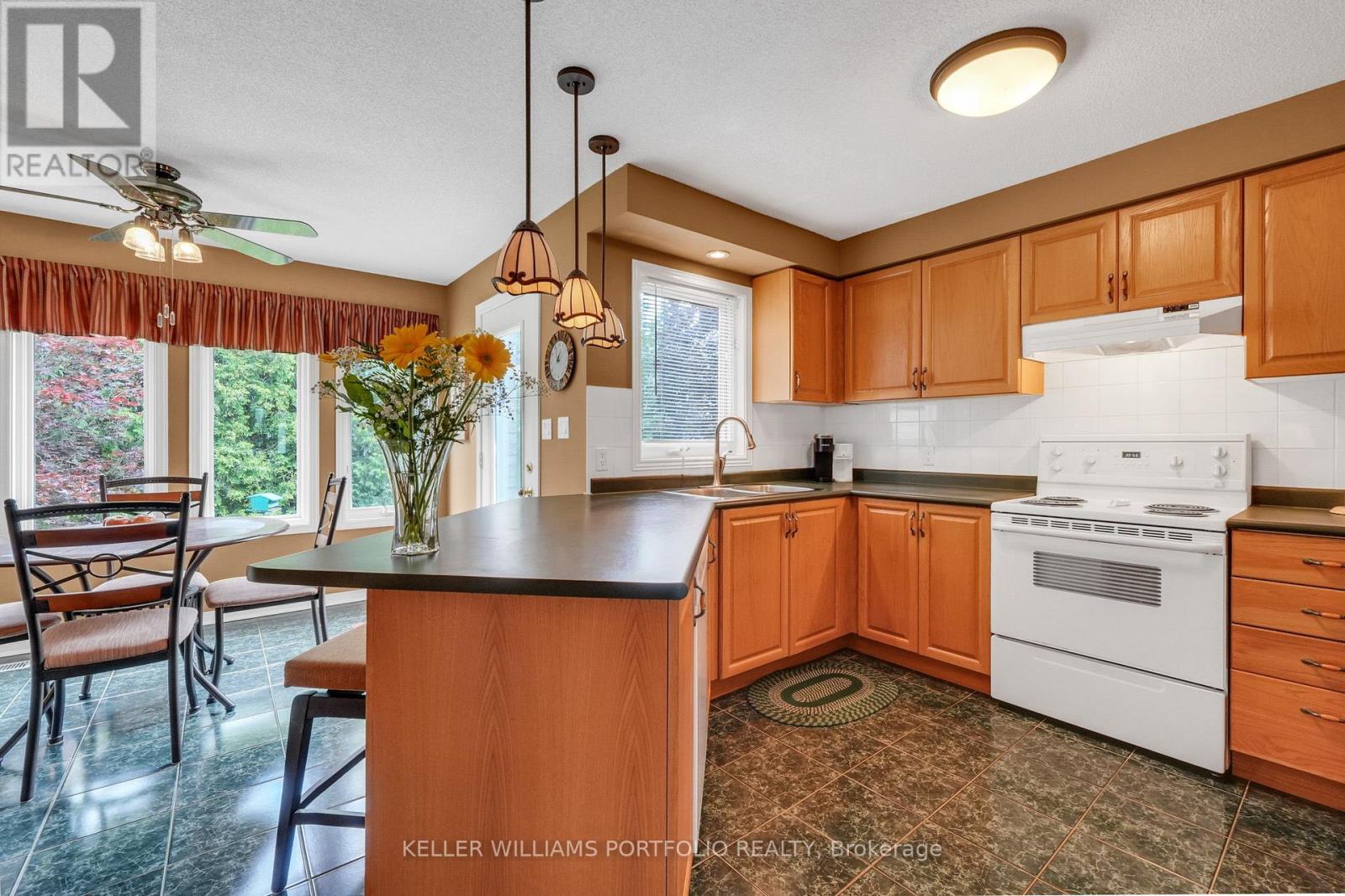 1025 Lytton Court, Pickering, Ontario  L1W 3Z2 - Photo 24 - E13454536