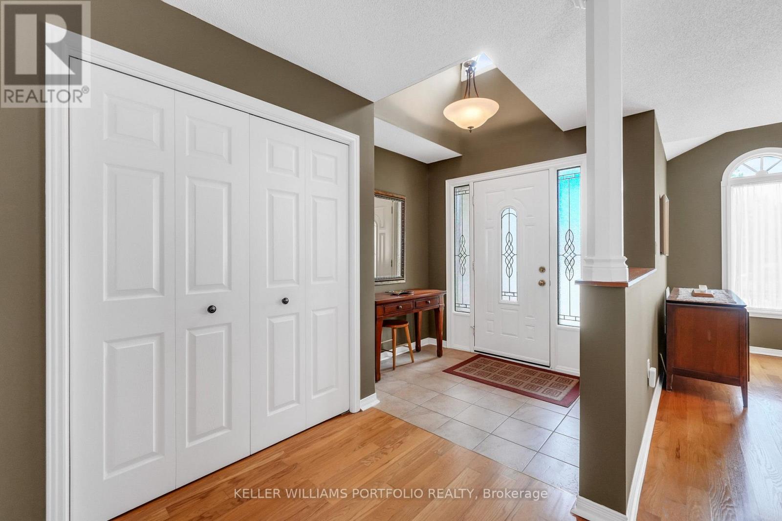 1025 Lytton Court, Pickering, Ontario  L1W 3Z2 - Photo 4 - E13454536