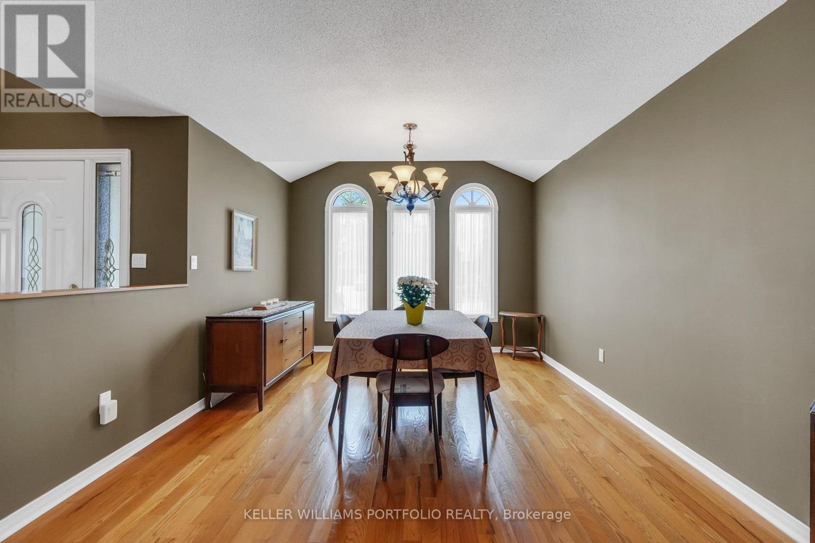 1025 Lytton Court, Pickering, Ontario  L1W 3Z2 - Photo 5 - E13454536