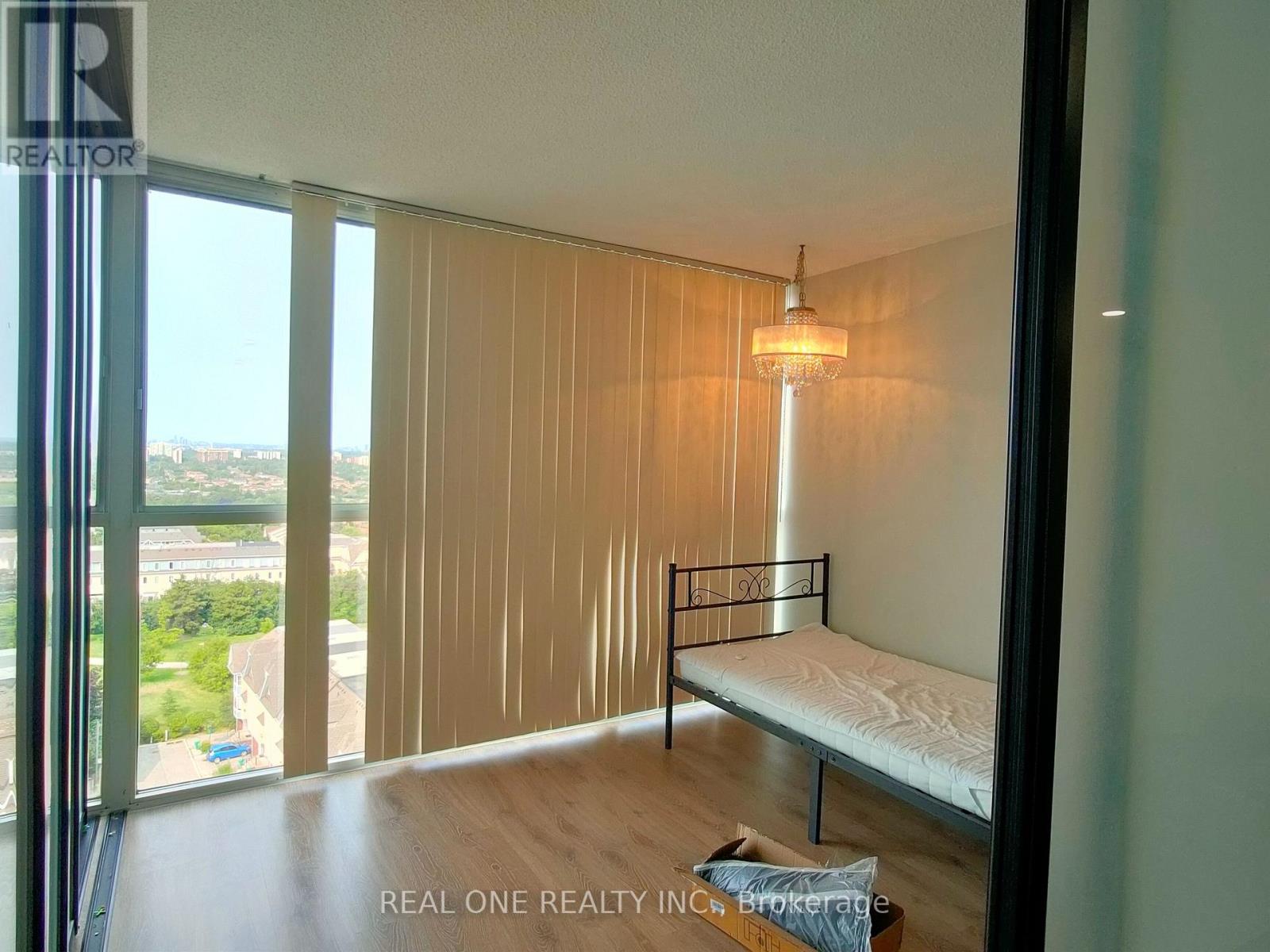 1404 - 880 Dundas Street W, Mississauga, Ontario  L5C 4H3 - Photo 13 - W13454518