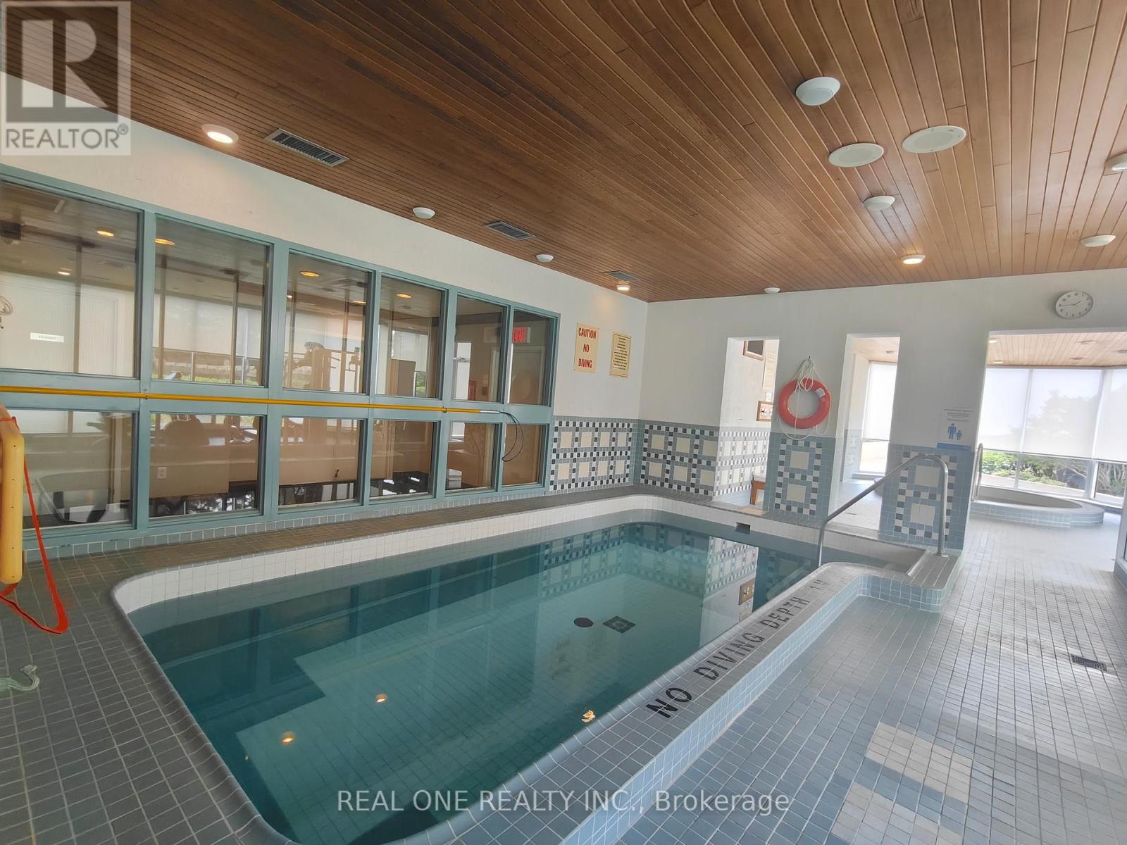 1404 - 880 Dundas Street W, Mississauga, Ontario  L5C 4H3 - Photo 2 - W13454518