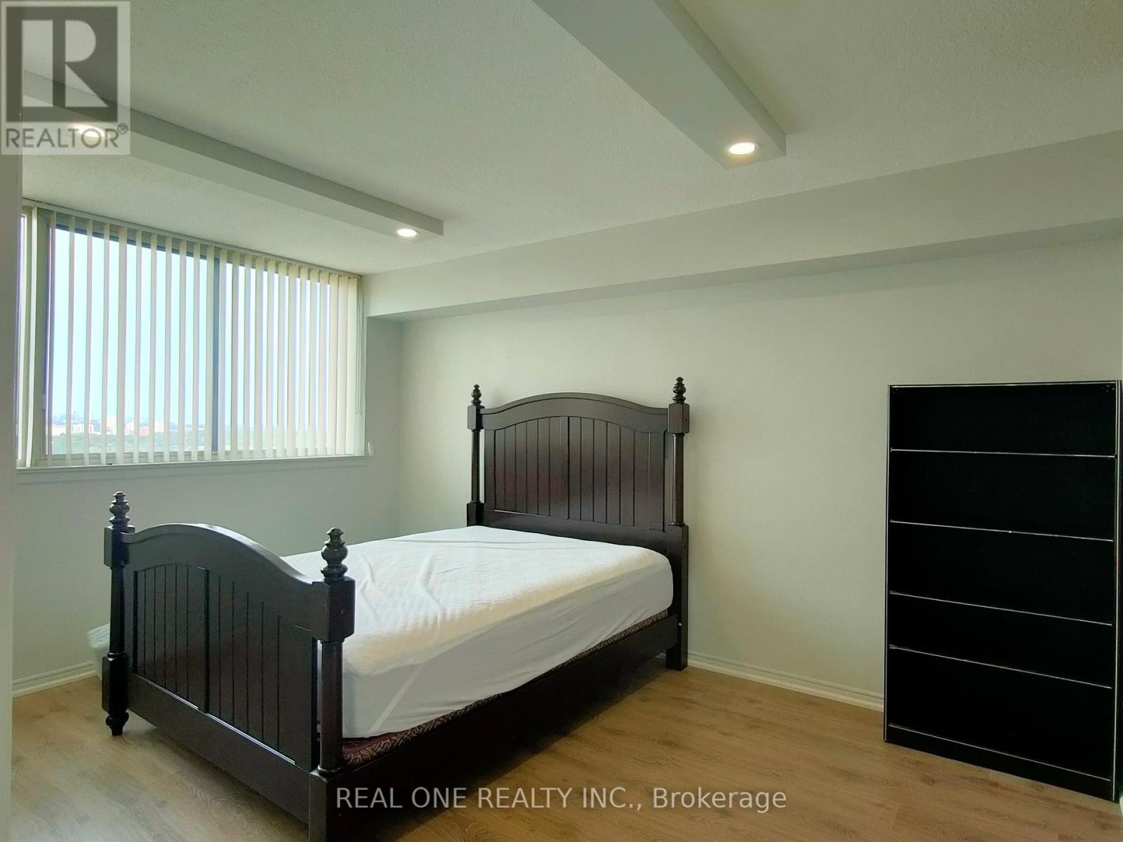 1404 - 880 Dundas Street W, Mississauga, Ontario  L5C 4H3 - Photo 7 - W13454518