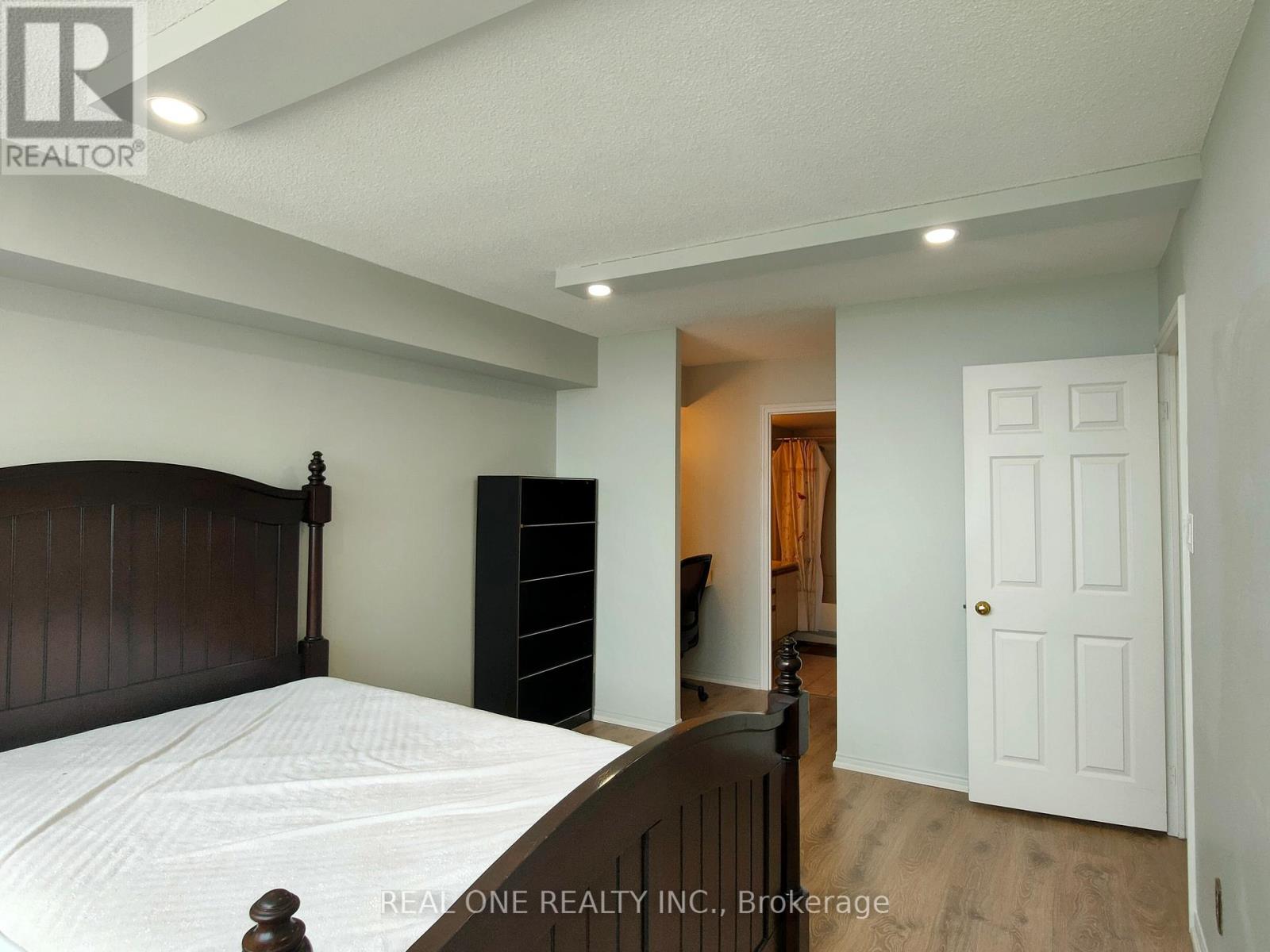 1404 - 880 Dundas Street W, Mississauga, Ontario  L5C 4H3 - Photo 8 - W13454518