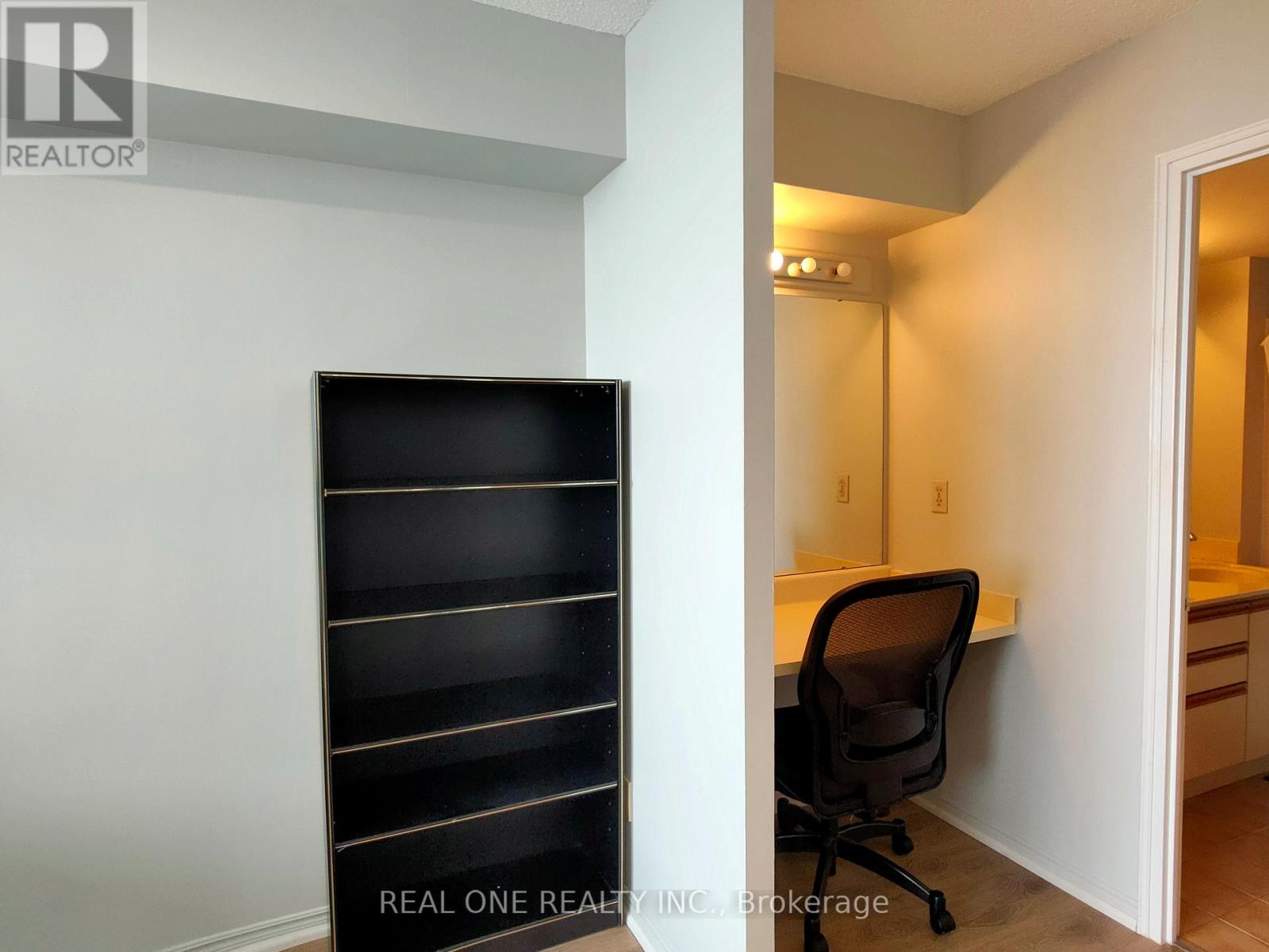 1404 - 880 Dundas Street W, Mississauga, Ontario  L5C 4H3 - Photo 9 - W13454518