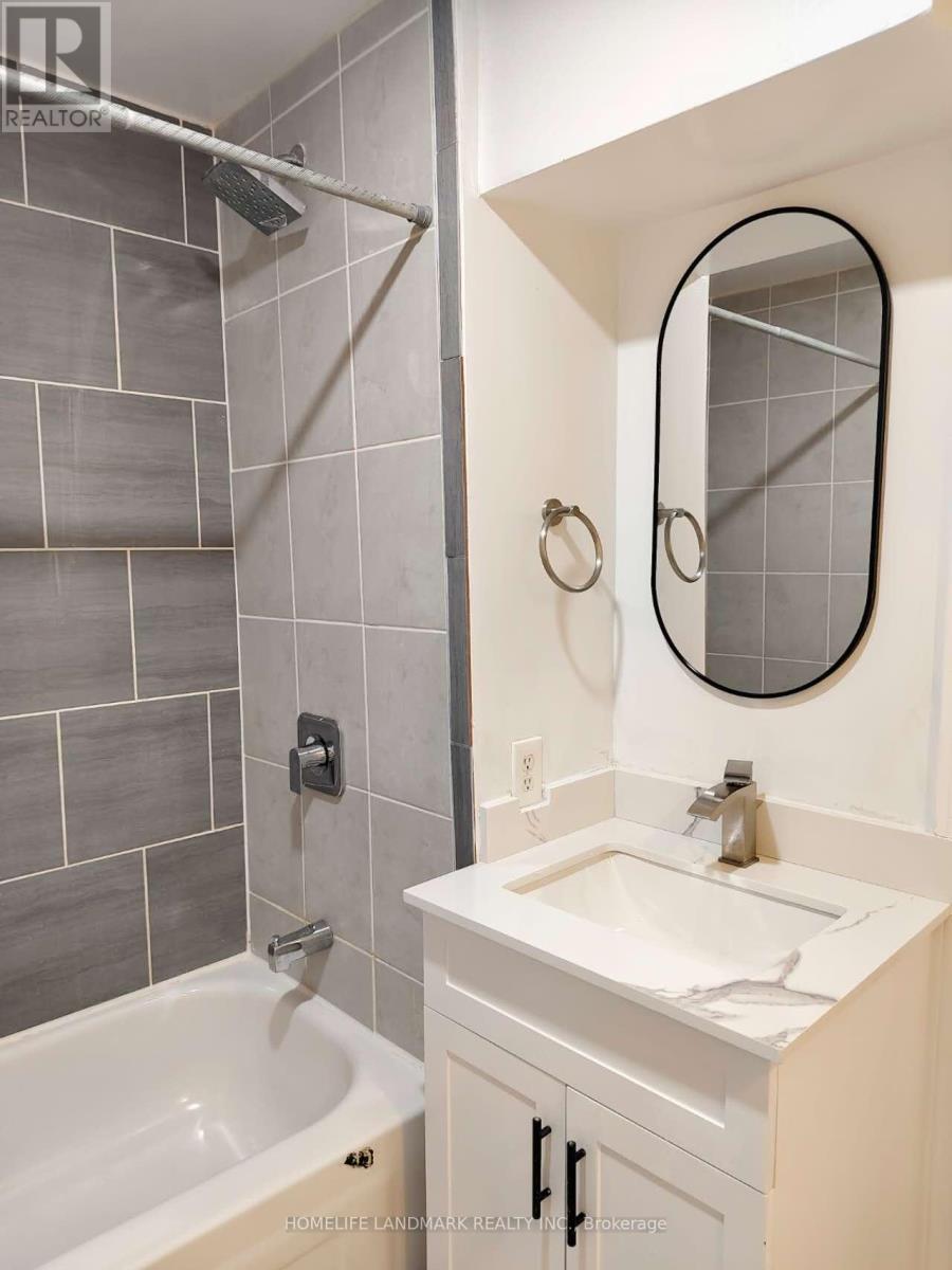 Lower - 2527 Kingsberry Crescent, Mississauga, Ontario  L5B 2K7 - Photo 9 - W13454106