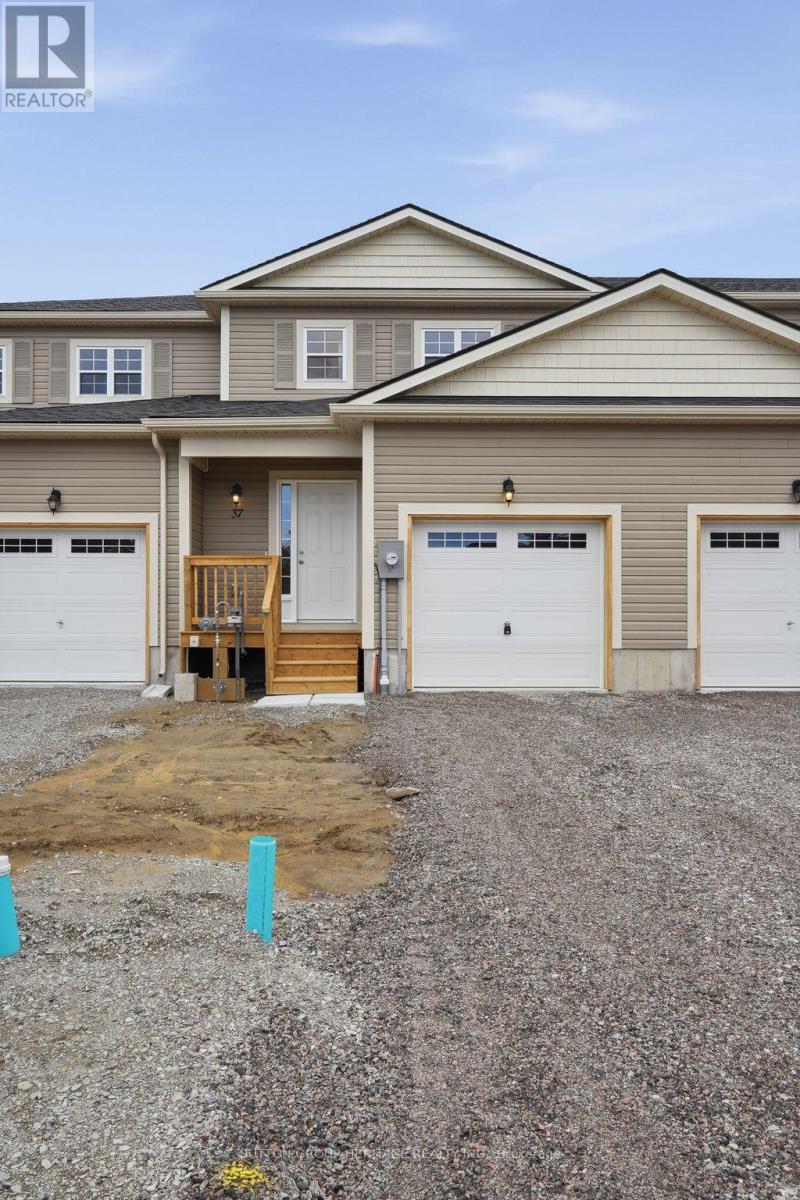 37 Mcconnell Crescent, Bracebridge, Ontario  P1L 0N7 - Photo 2 - X13454470